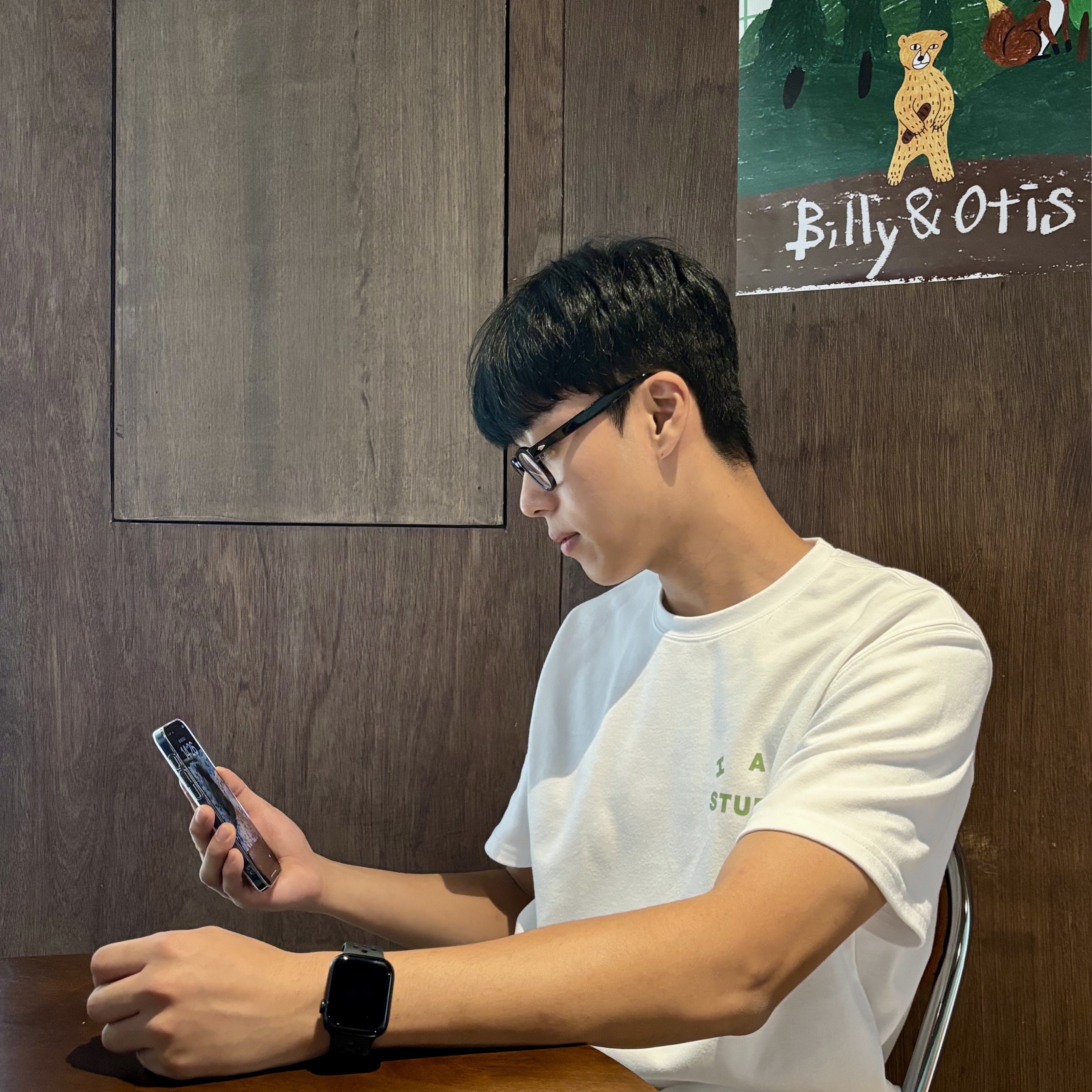IAB Studio T-Shirt White Light Green, Apple Watch Nike Series 7 45mm Cellular Midnight Aluminum Case with Nike Sport Band Anthracite Black (Korean Ver.) 착용 스타일