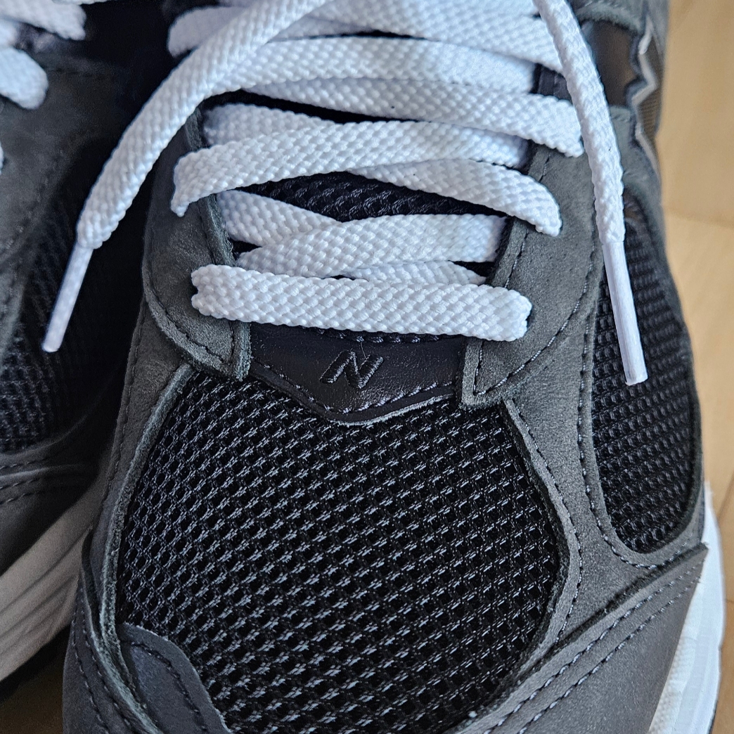 New Balance 2002R Black 착용 스타일 - 2