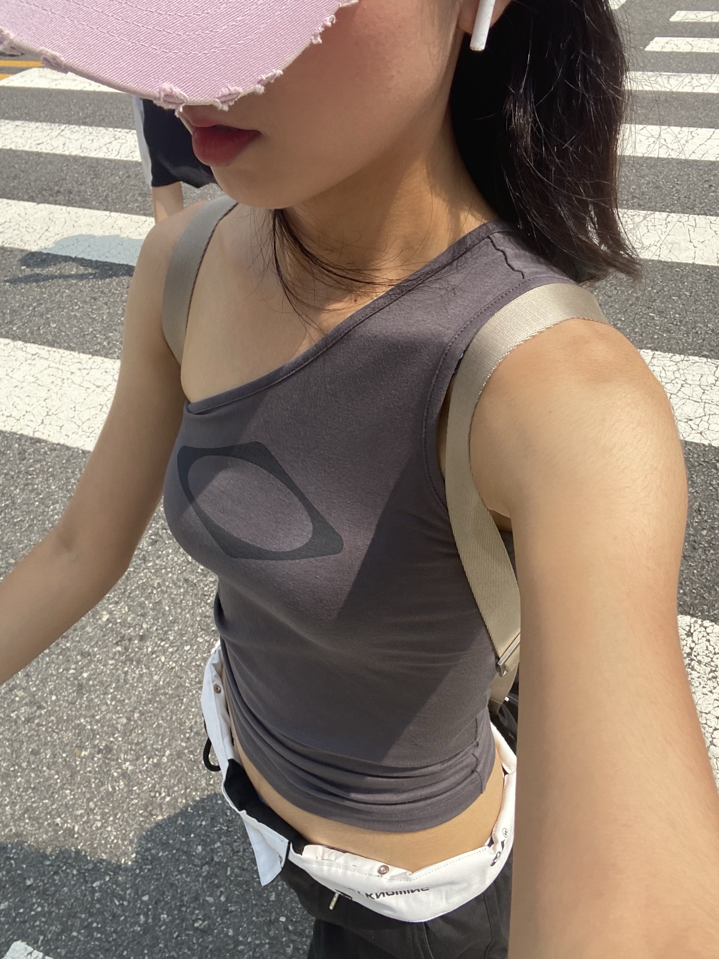 (W) Mischief Rhombus One Shoulder Top Charcoal 착용 스타일