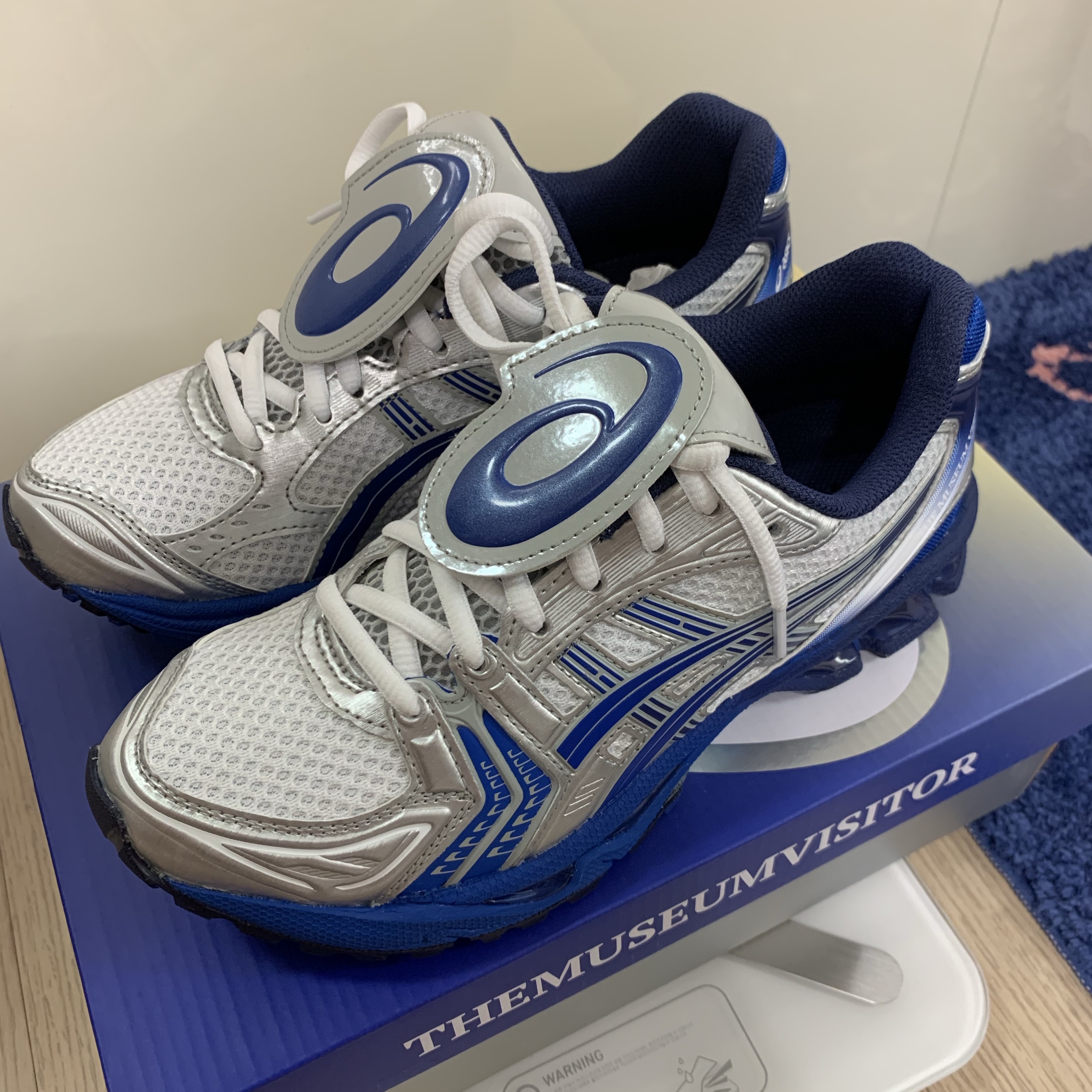 Asics x The Museum Visitor Gel-Kayano 14 Polar Shade Illusion Blue 착용 스타일