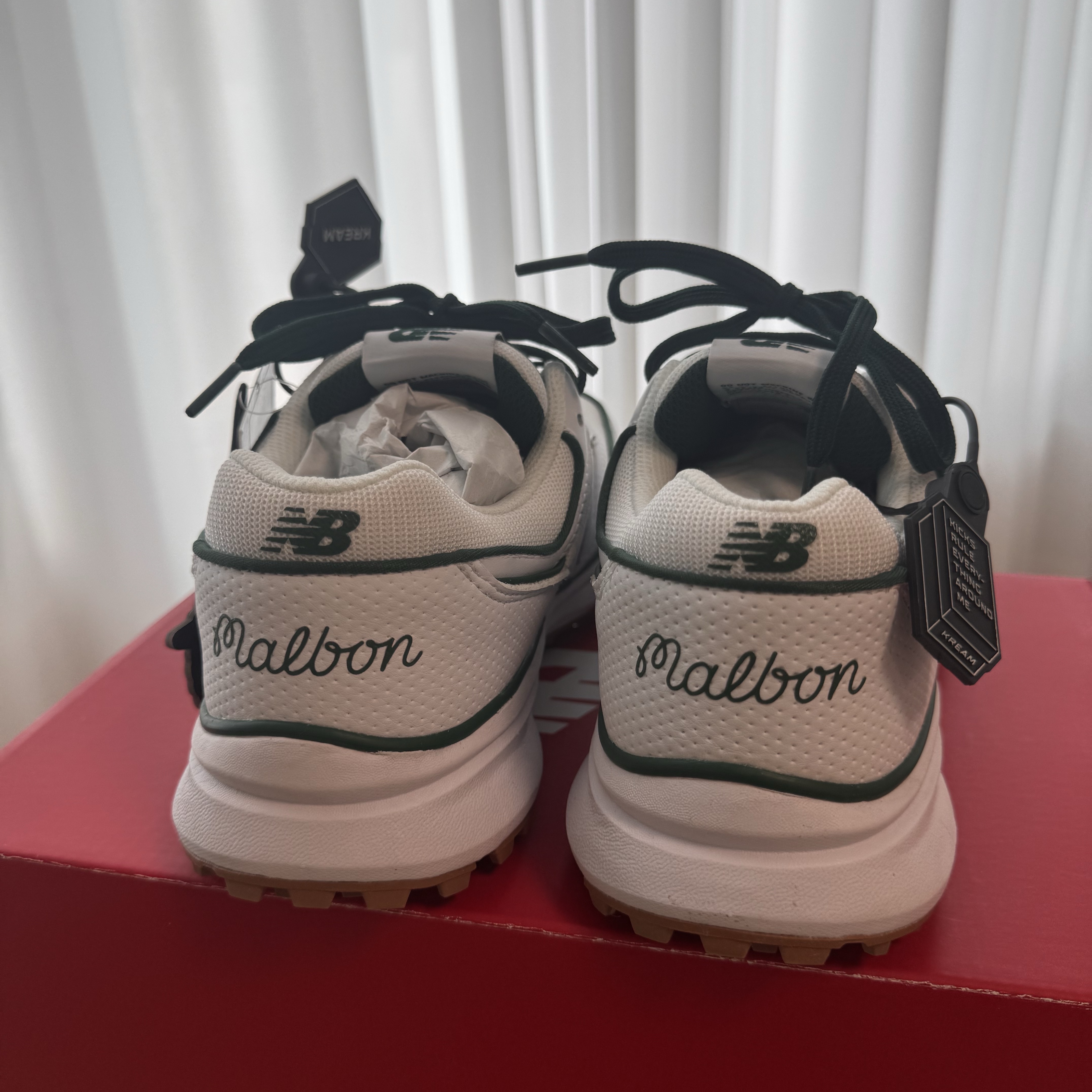 New Balance x Malbon 997 Golf White Green 착용 스타일 - 3