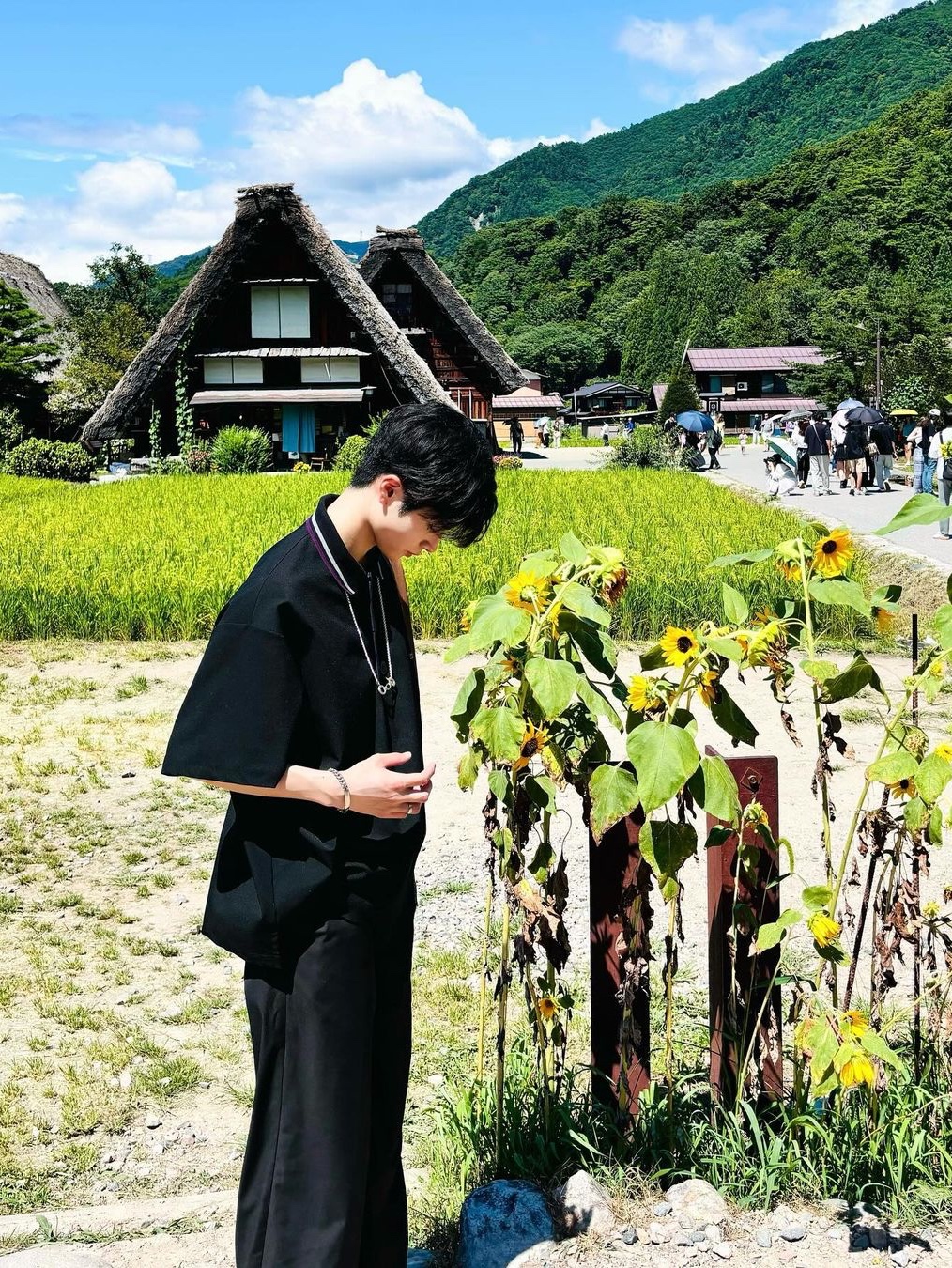Kolor Beacon 24SS Polo Shirt Black 착용 스타일 - 4