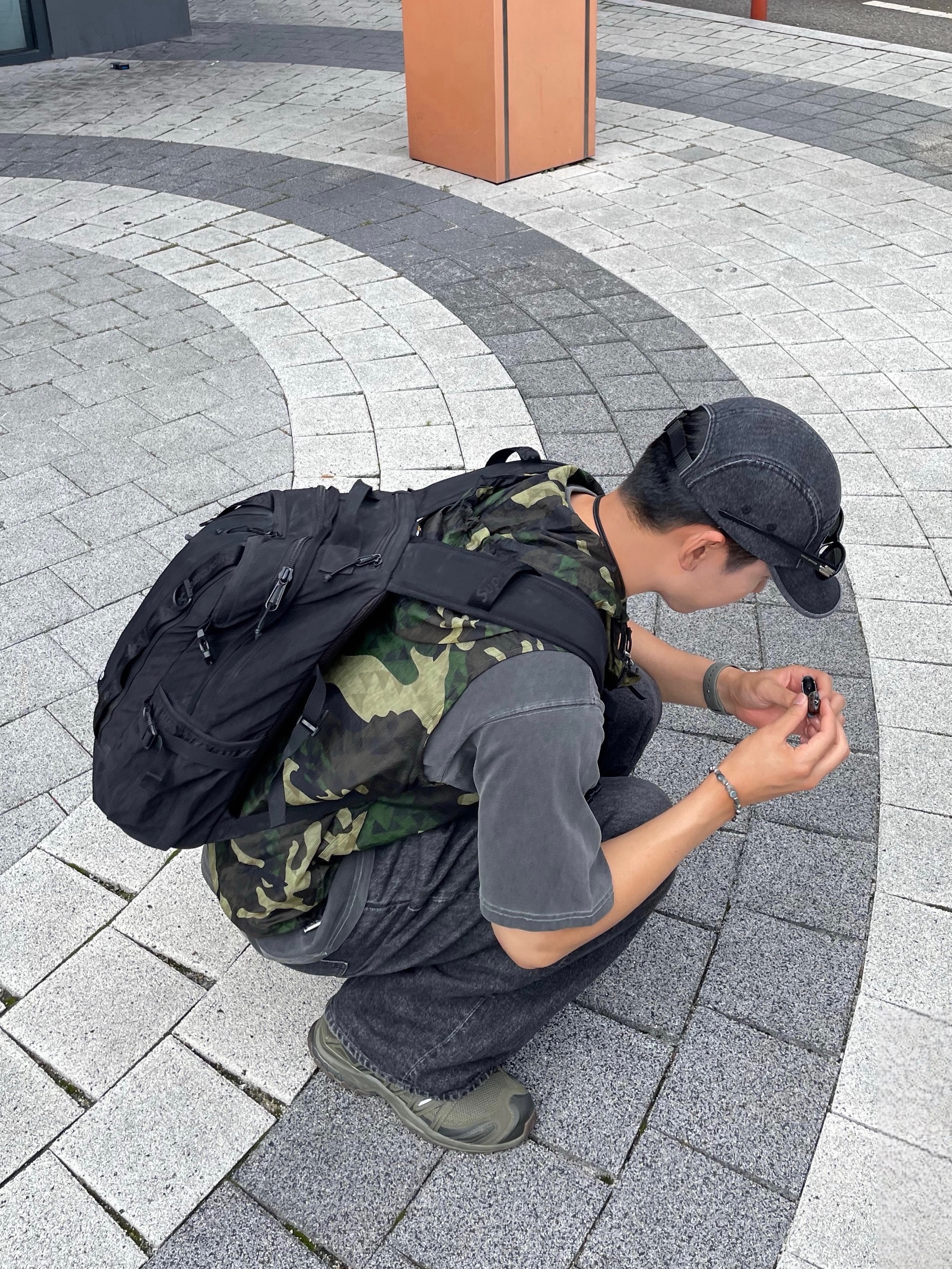 Supreme Backpack Black - 20FW, Our Legacy Ladon Leather Keychain Black 착용 스타일