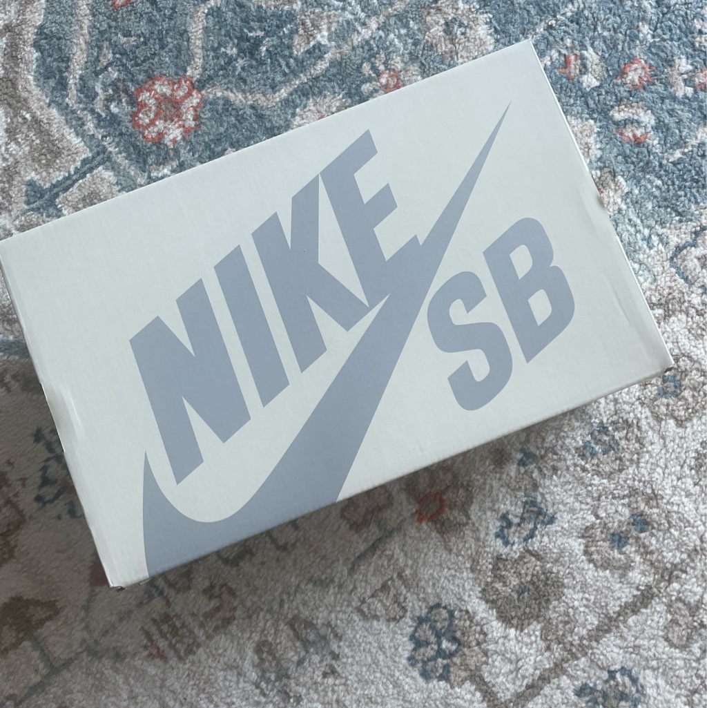 Nike SB Dunk Low Pro Electric Phantom and Black 착용 스타일 - 5