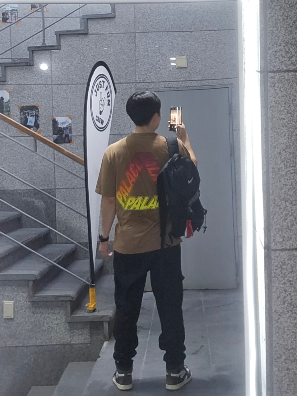 Palace Spectrum P3 T-Shirt Mocha - 23SS, Jordan 1 x Travis Scott Retro High OG SP Mocha 착용 스타일