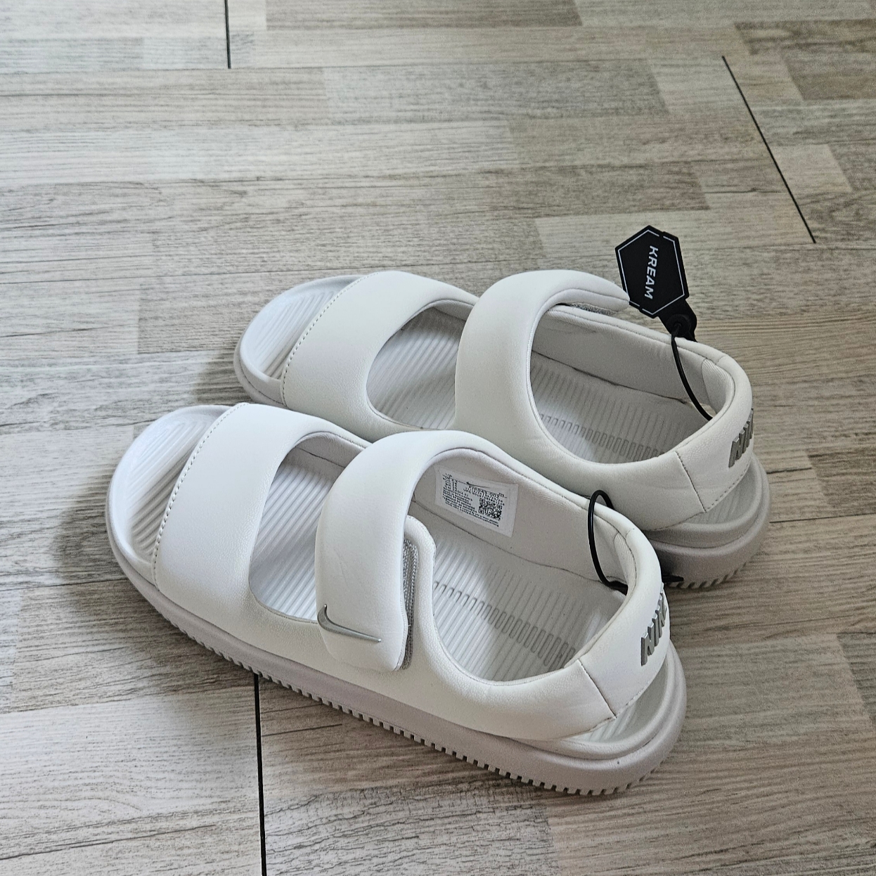 (W) Nike Calm Sandal Light Bone 착용 스타일