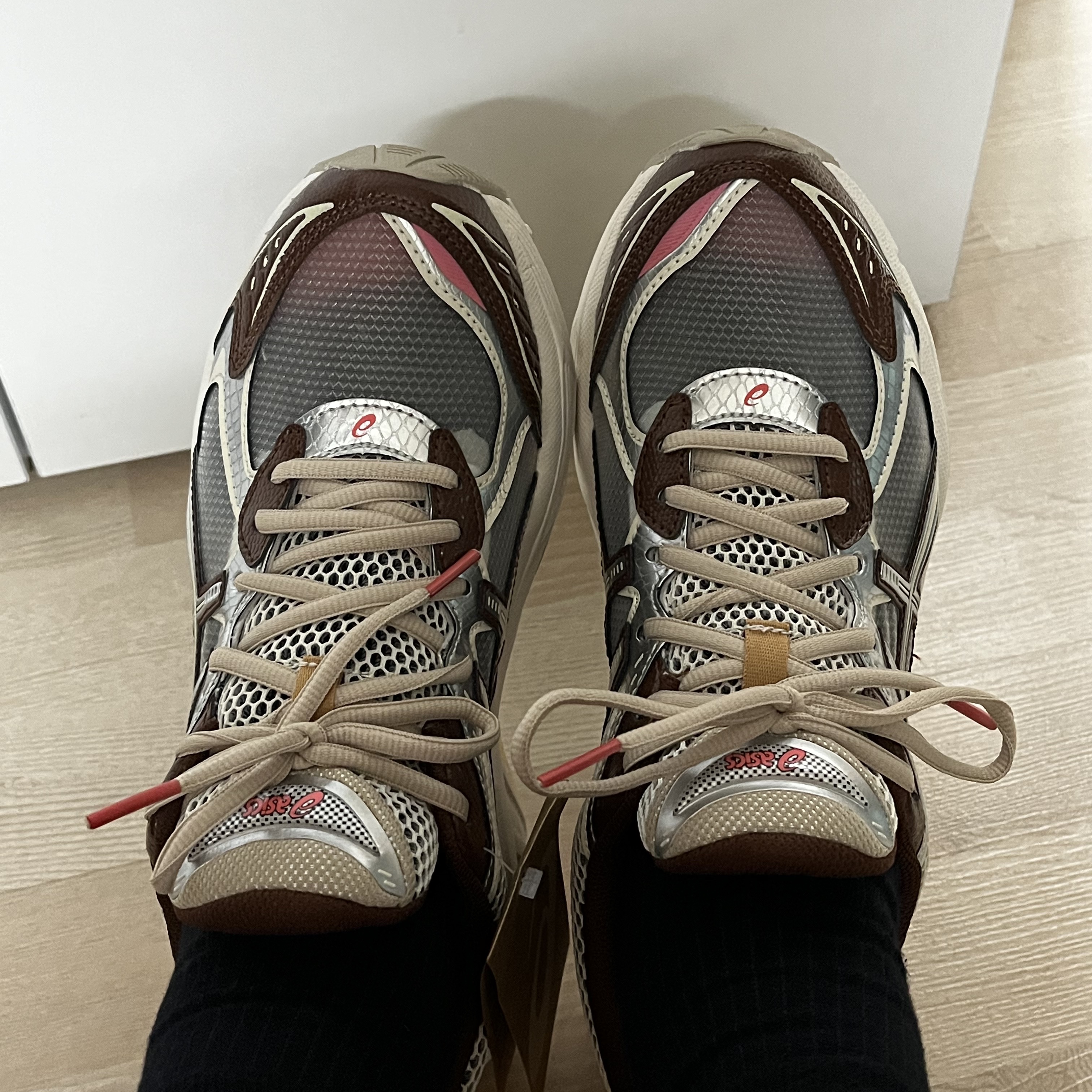 Asics x Above The Clouds GT-2160 Cream Chocolate Brown 착용 스타일 - 4