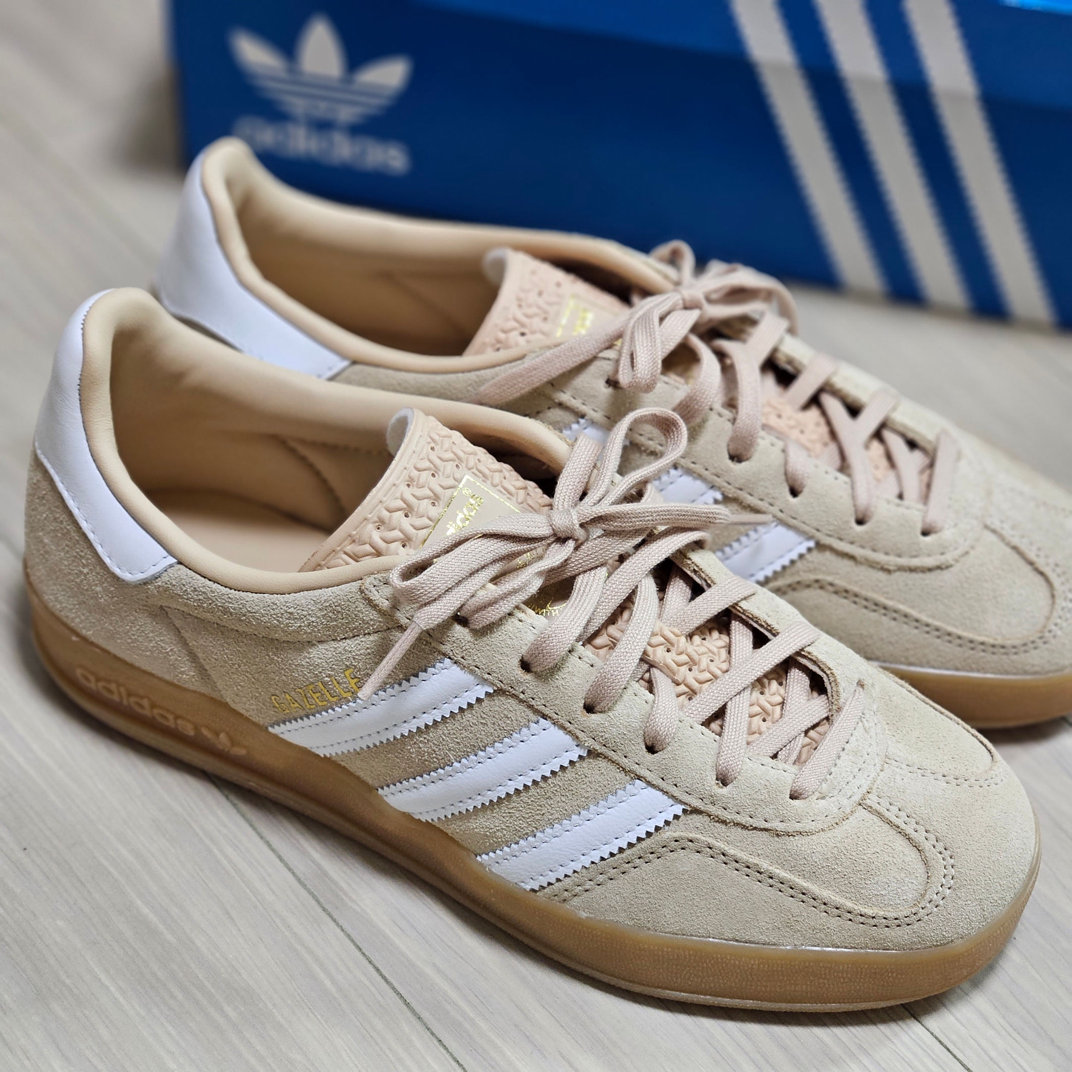 (W) Adidas Gazelle Indoor Magic Beige Cloud White 착용 스타일 - 3