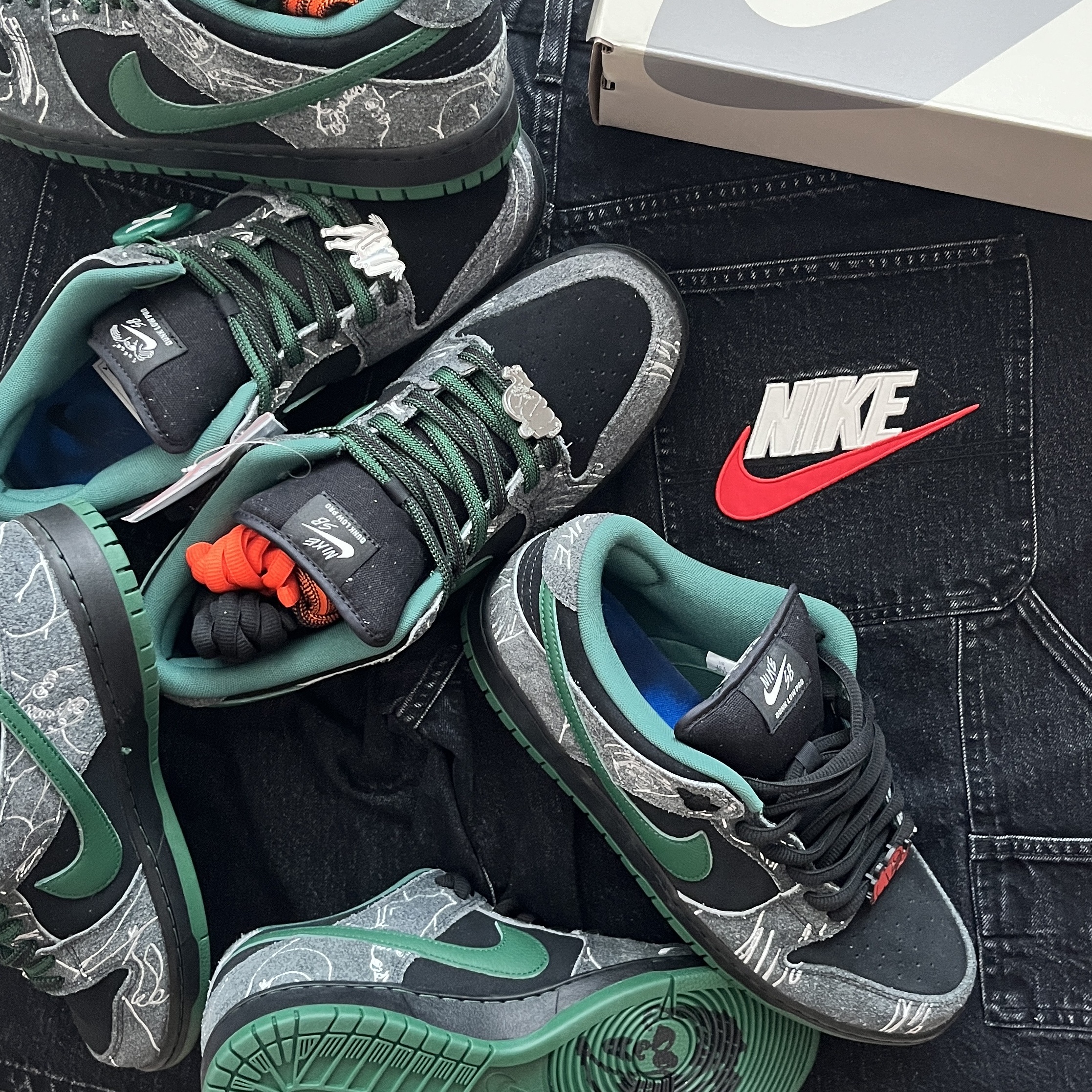 Nike x There SB Dunk Low Pro Anthracite and Gorge Green, Supreme x Nike Denim Short Black - 24SS 착용 스타일 - 2