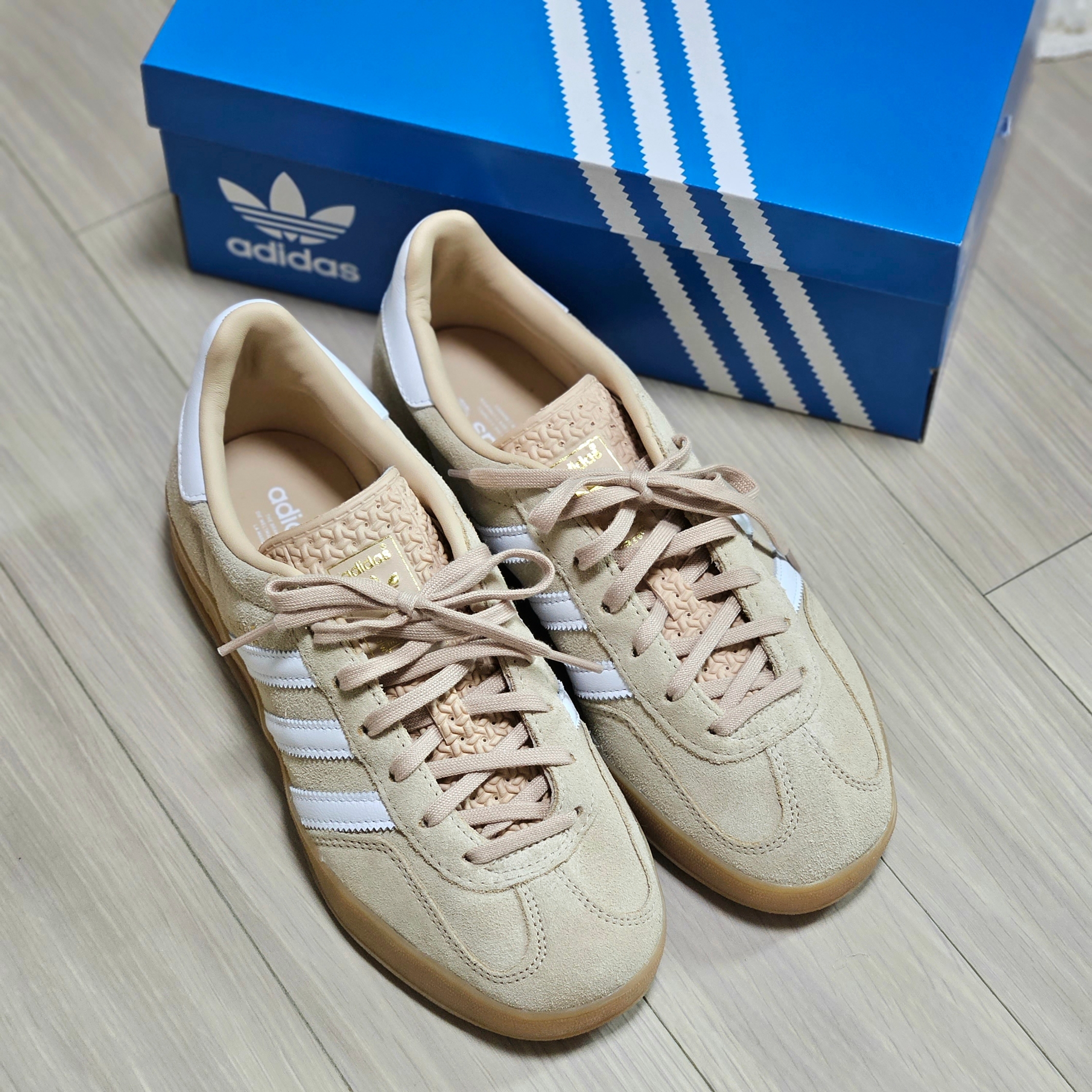 (W) Adidas Gazelle Indoor Magic Beige Cloud White 착용 스타일 - 2