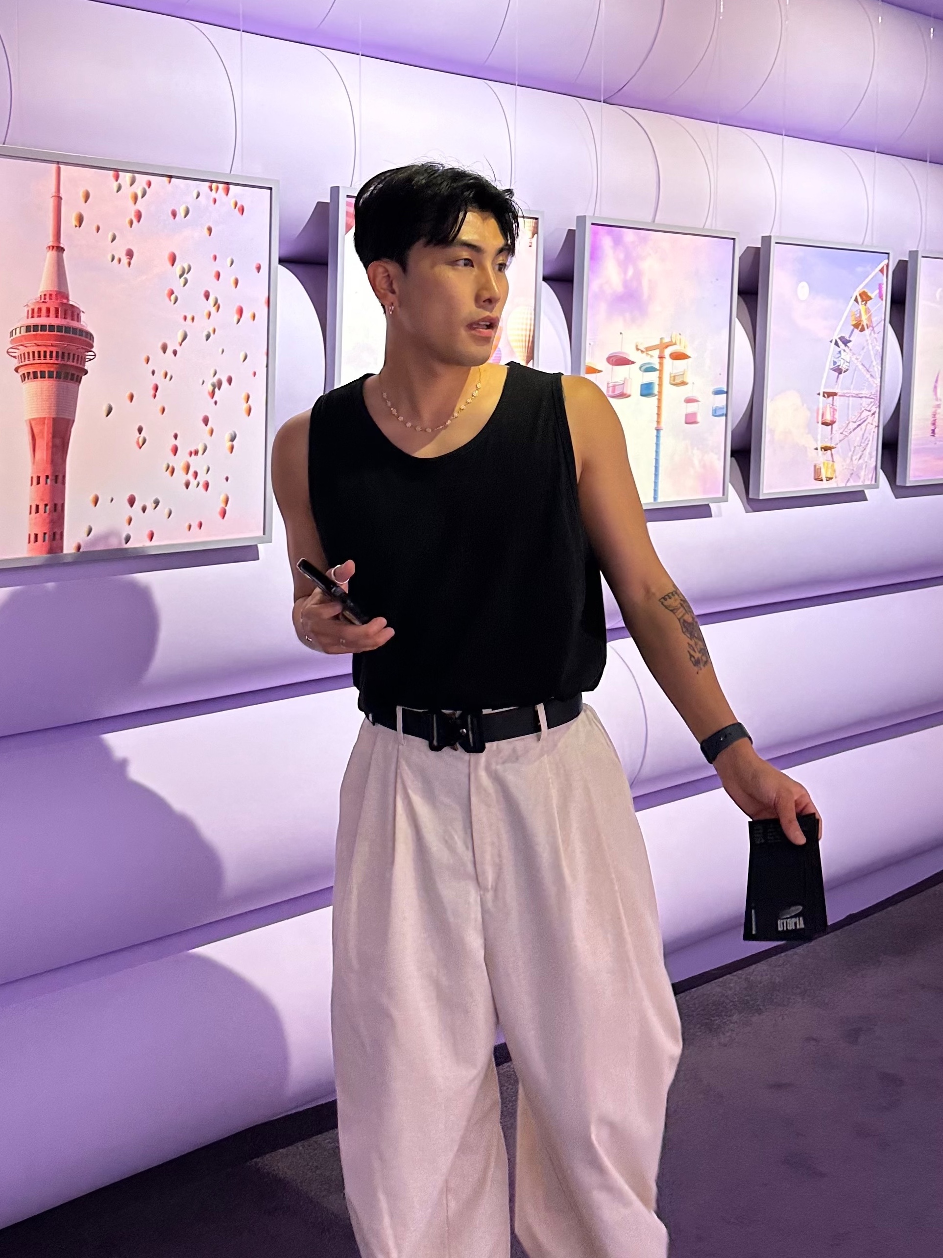 1017 Alyx 9SM Rollercoaster Buckle Belt Black, Rick Owens Luxor Vintage Sneakers Black Milk 착용 스타일 - 2