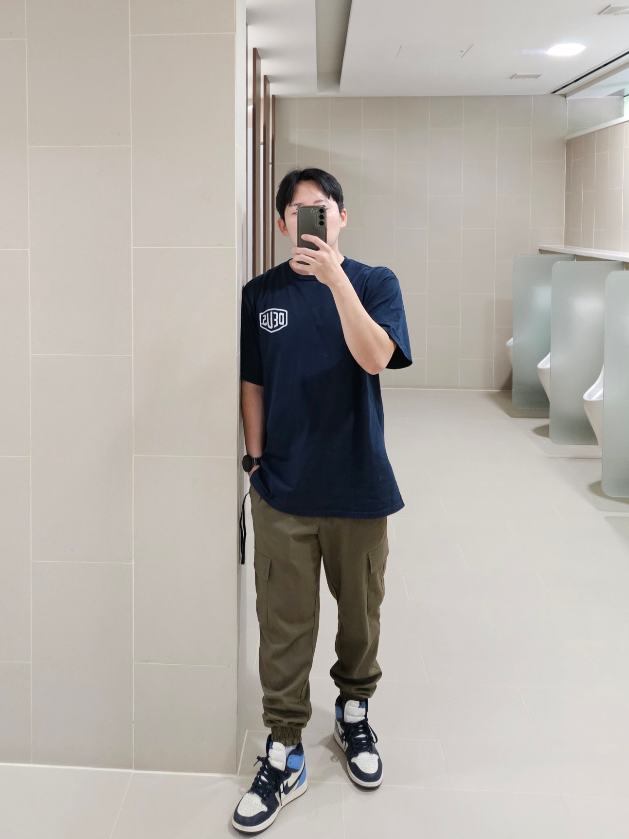 Jordan 1 Retro High Obsidian UNC, Deus Ex Machina Seoul Address T-Shirt Navy 착용 스타일