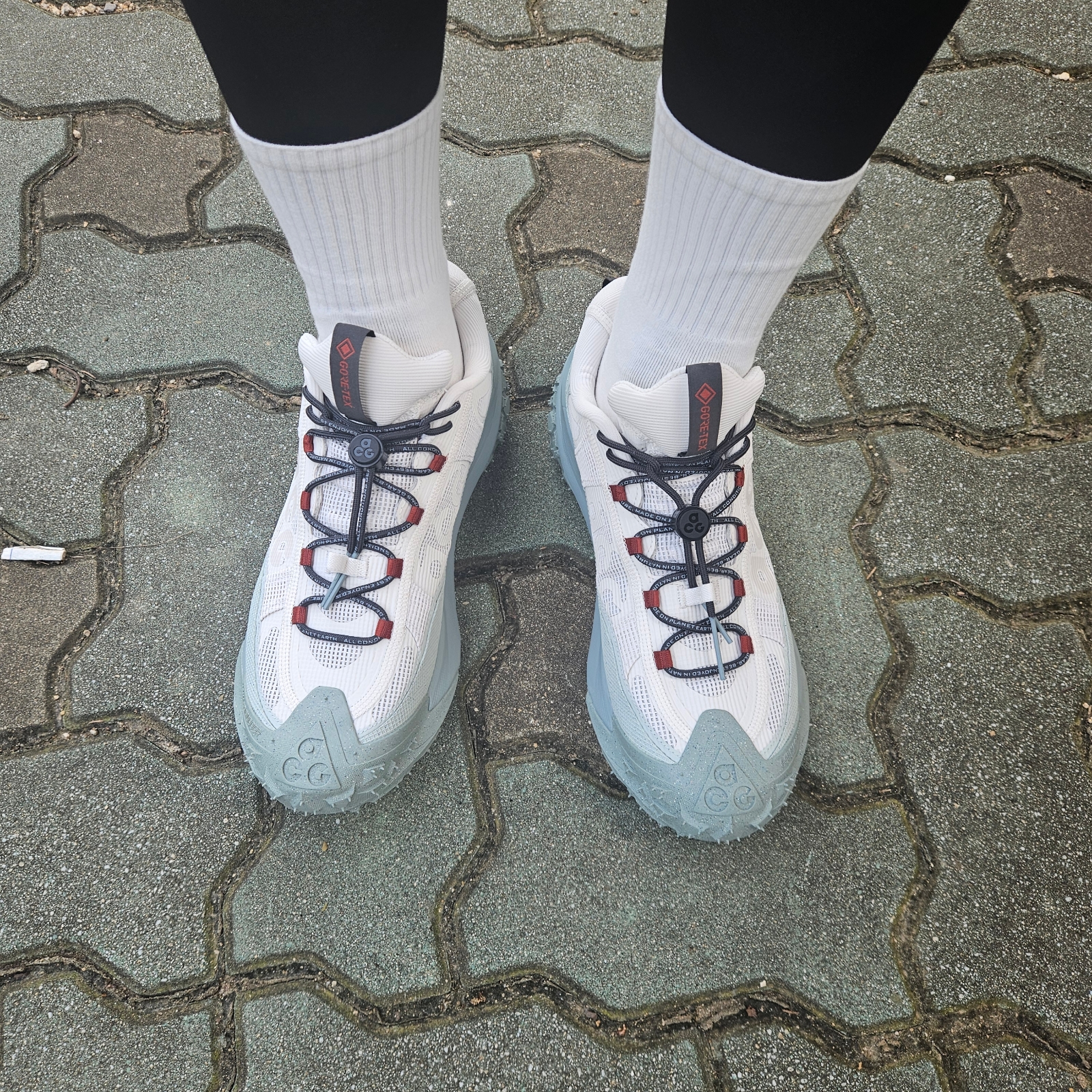 Nike ACG Mountain Fly 2 Low Gore-Tex Phantom Dark Smoke Grey 착용 스타일
