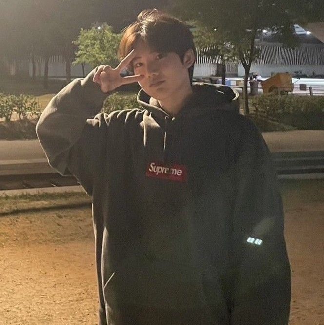 Supreme Box Logo Hooded Sweatshirt Charcoal - 21FW 착용 스타일 - 1