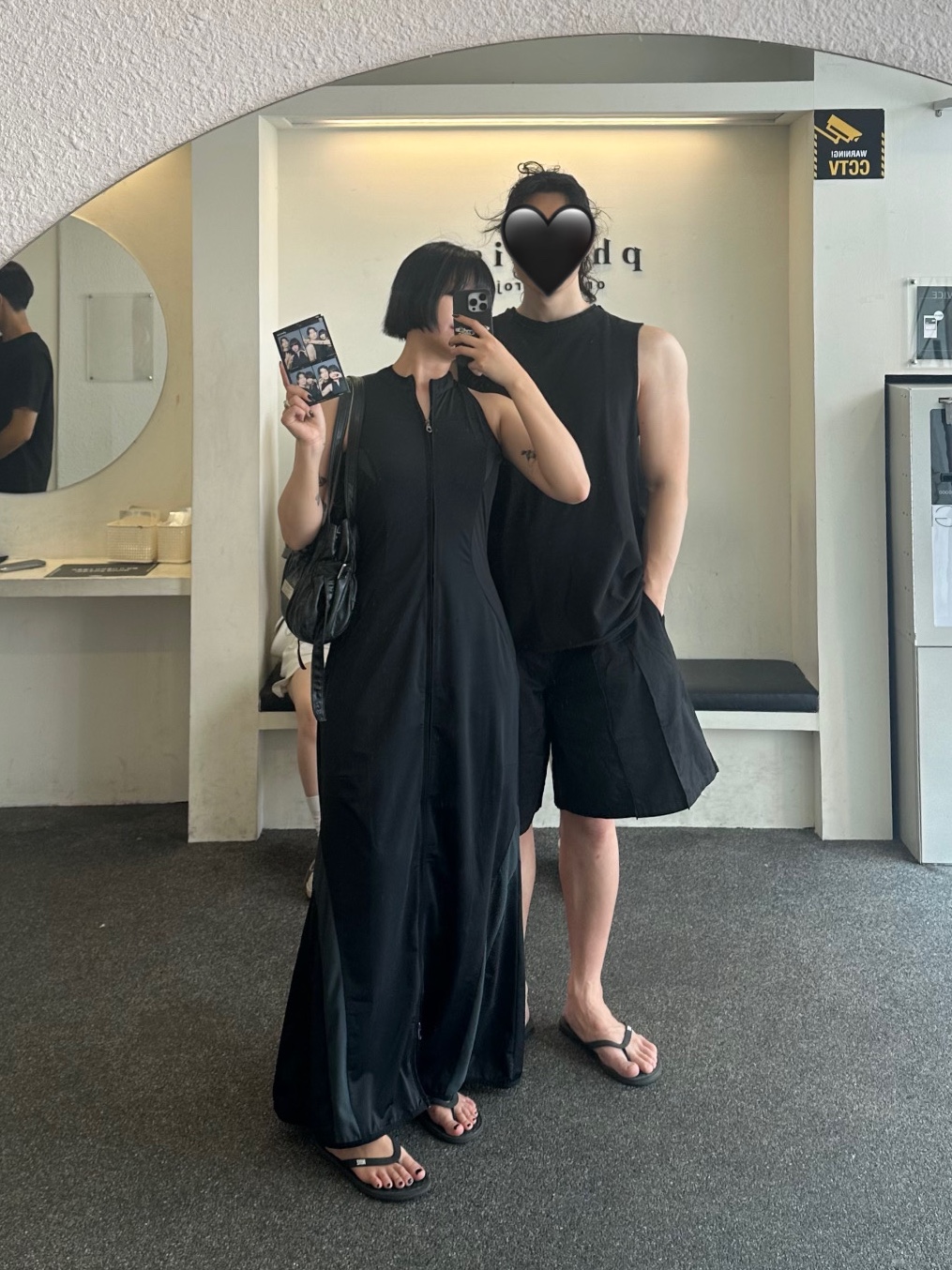Matin Kim Faux Leather Seashell Mini Bag Black, Apple AirPods Max Lightning Silver (Korean Ver.) 착용 스타일 - 2