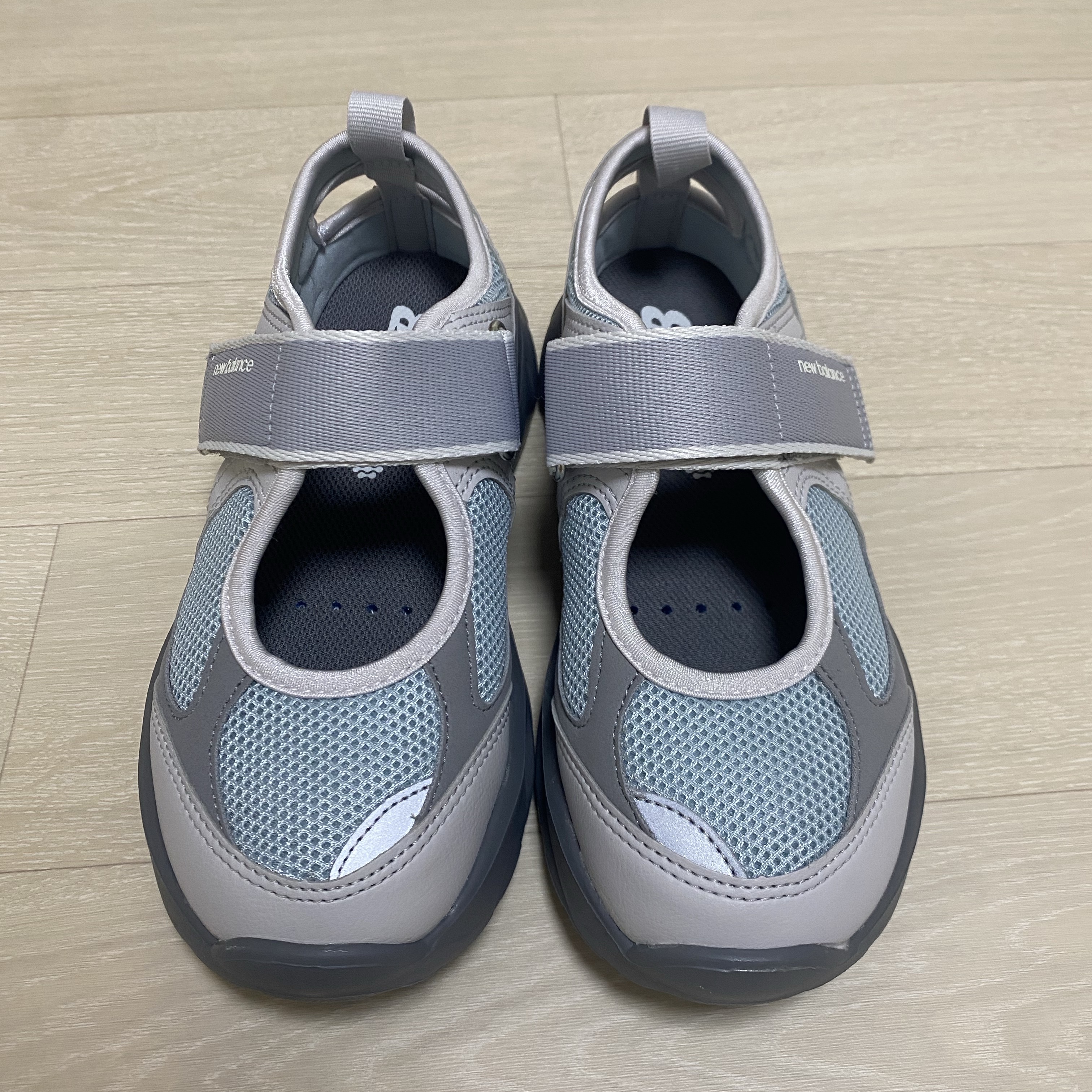 (W) New Balance Breeze SD2202 Light Gray 착용 스타일