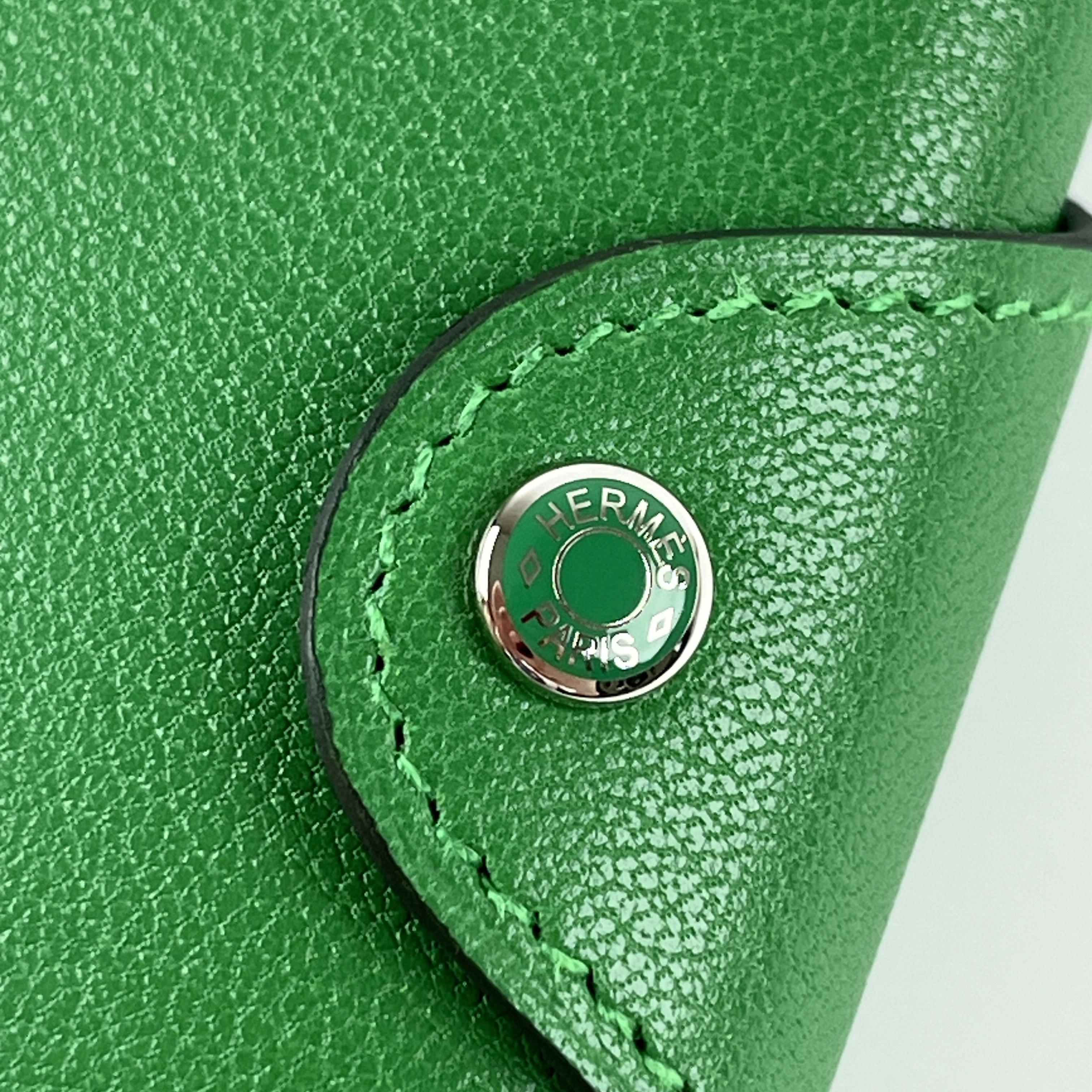 Hermes Iliade Compact Card Holder Chamkila Goatskin & Palladium Bambou Bambou 착용 스타일 - 1