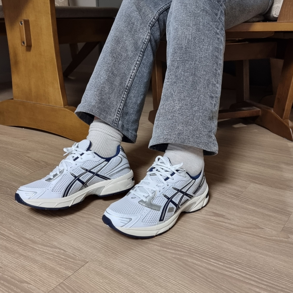 Nike Air Force 1 '07 LV8 Midnight Navy 착용 스타일 - 3