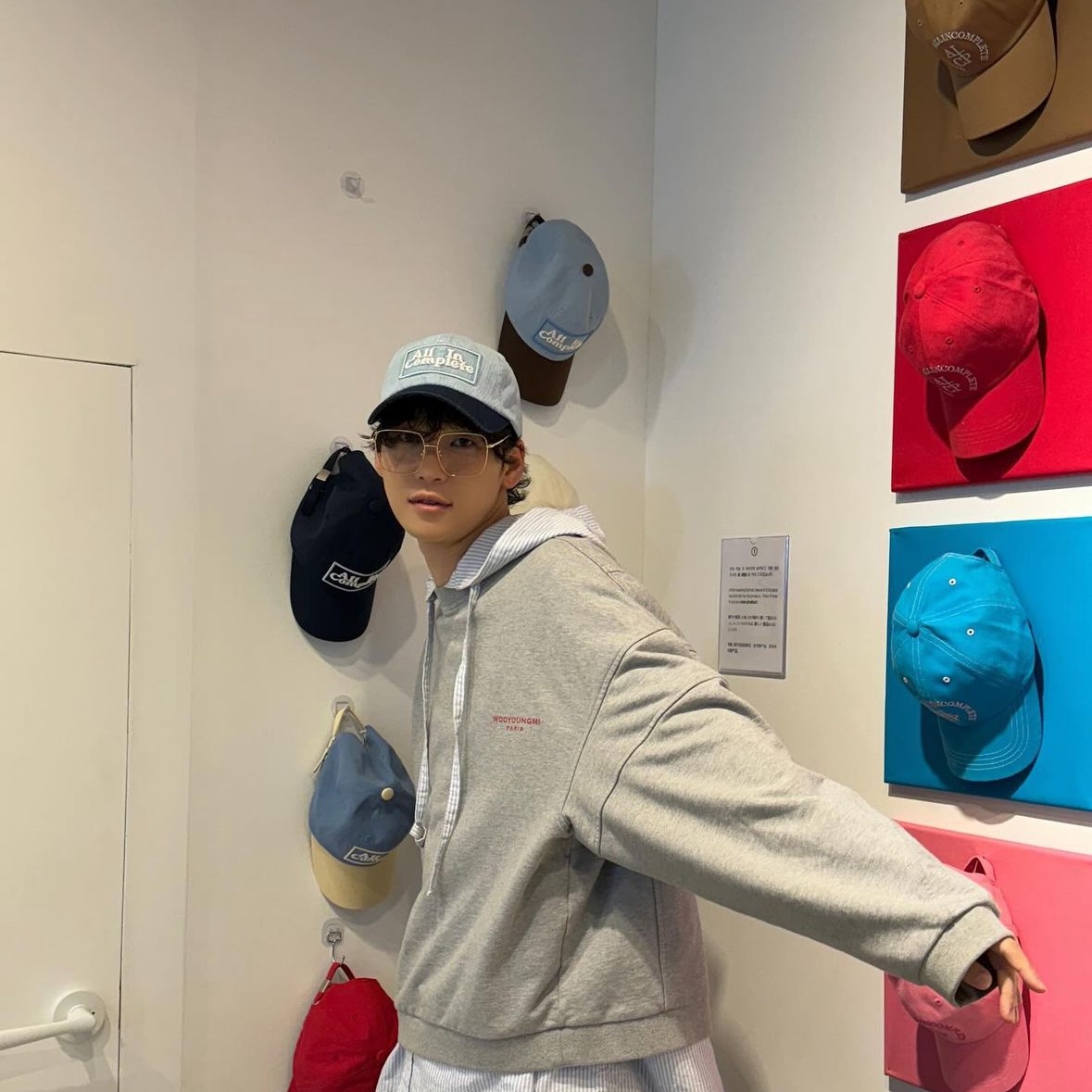 Allincomplete Moon Logo Ball Cap Denim Two Tone 착용 스타일