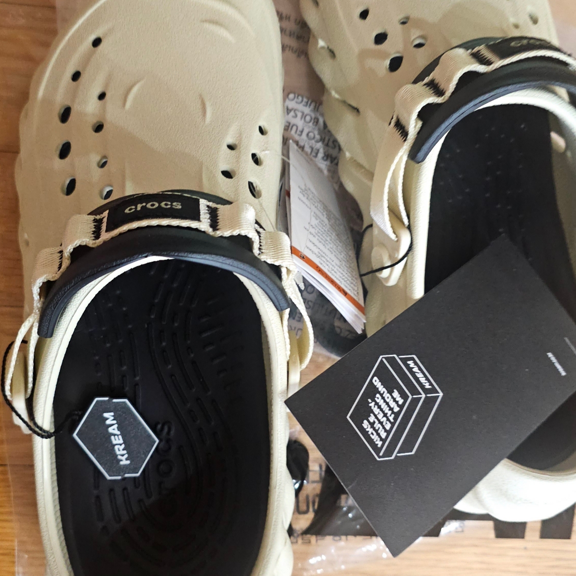 Crocs Echo Clog Bone Black 착용 스타일