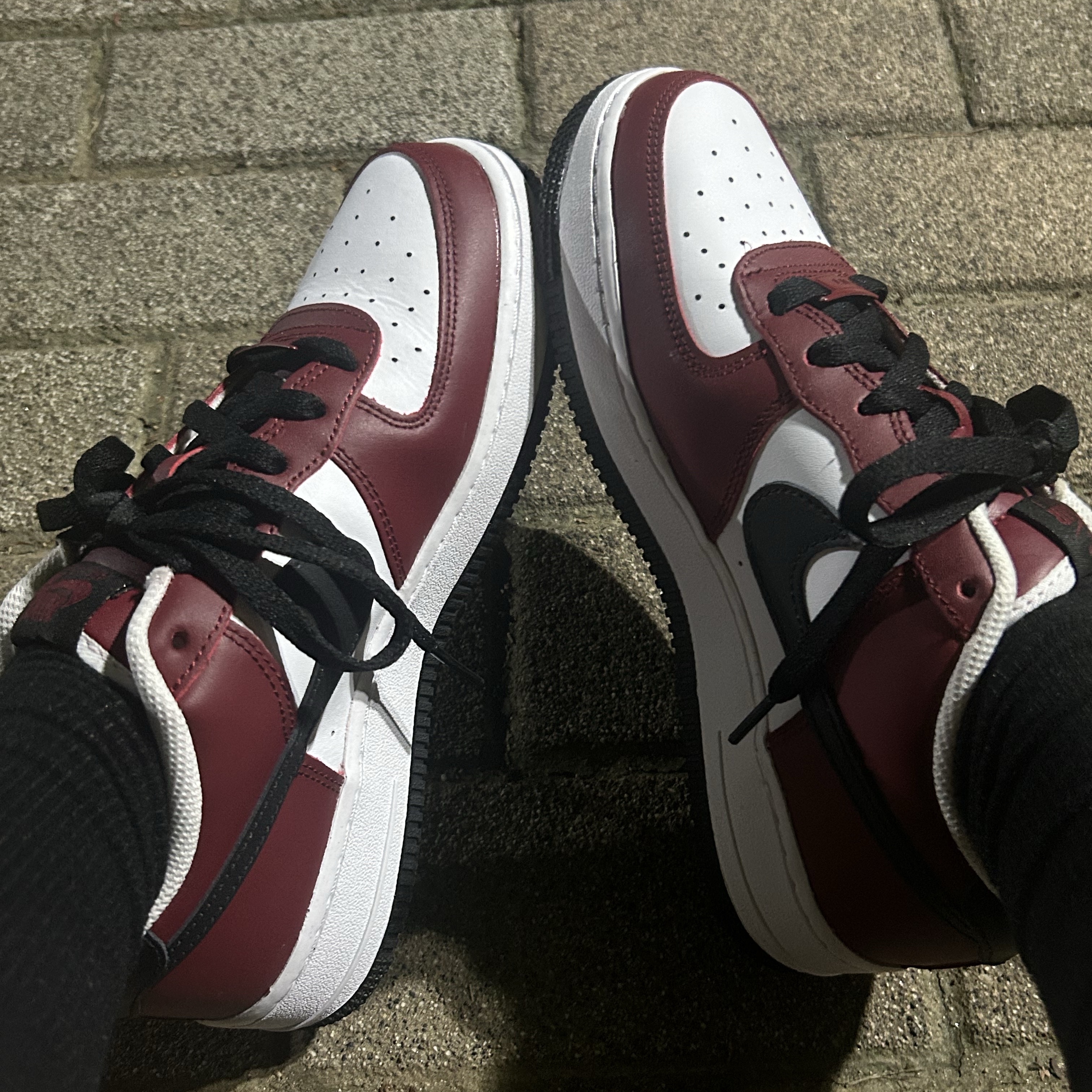 (GS) Nike Air Force 1 LV8 Team Red 착용 스타일 - 2
