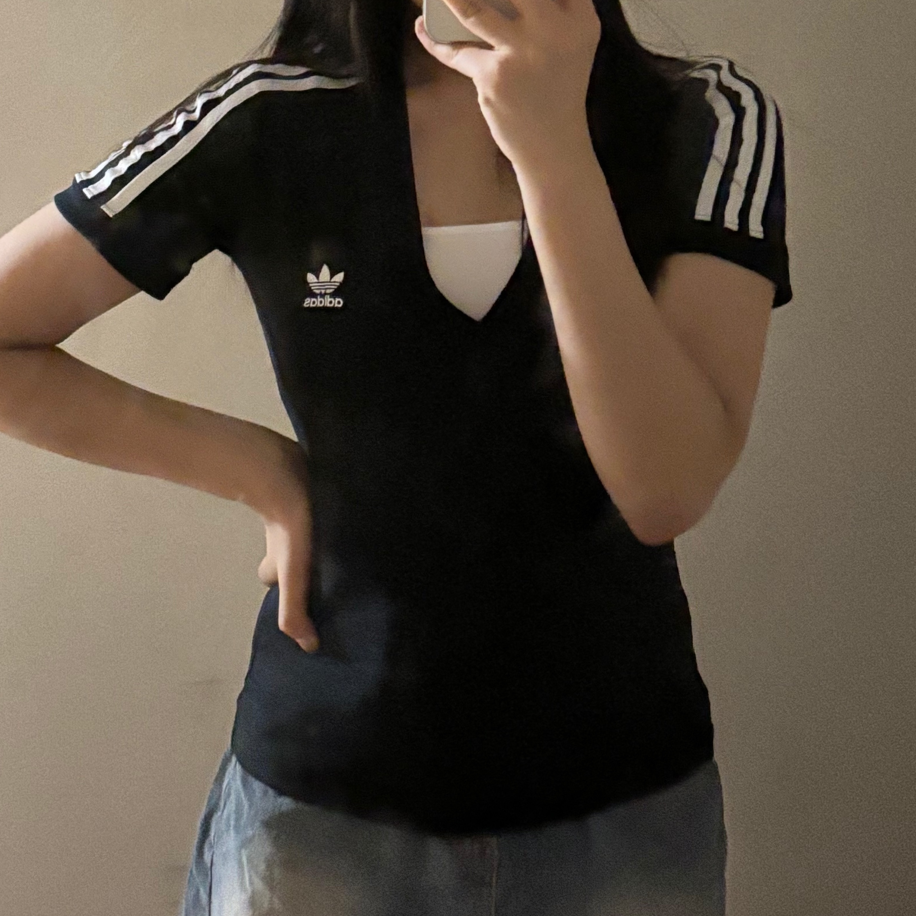 (W) Adidas 3-Stripes V-Neck Slim T-Shirt Black - KR Sizing 착용 스타일 - 2