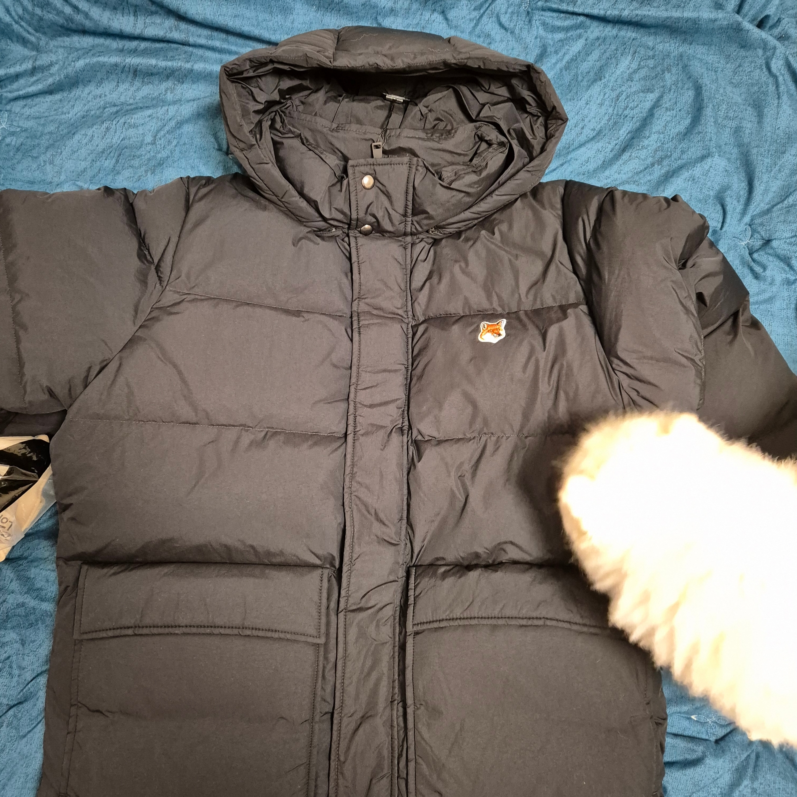 Maison Kitsune Classic Puffer Jacket Black 착용 스타일 - 1