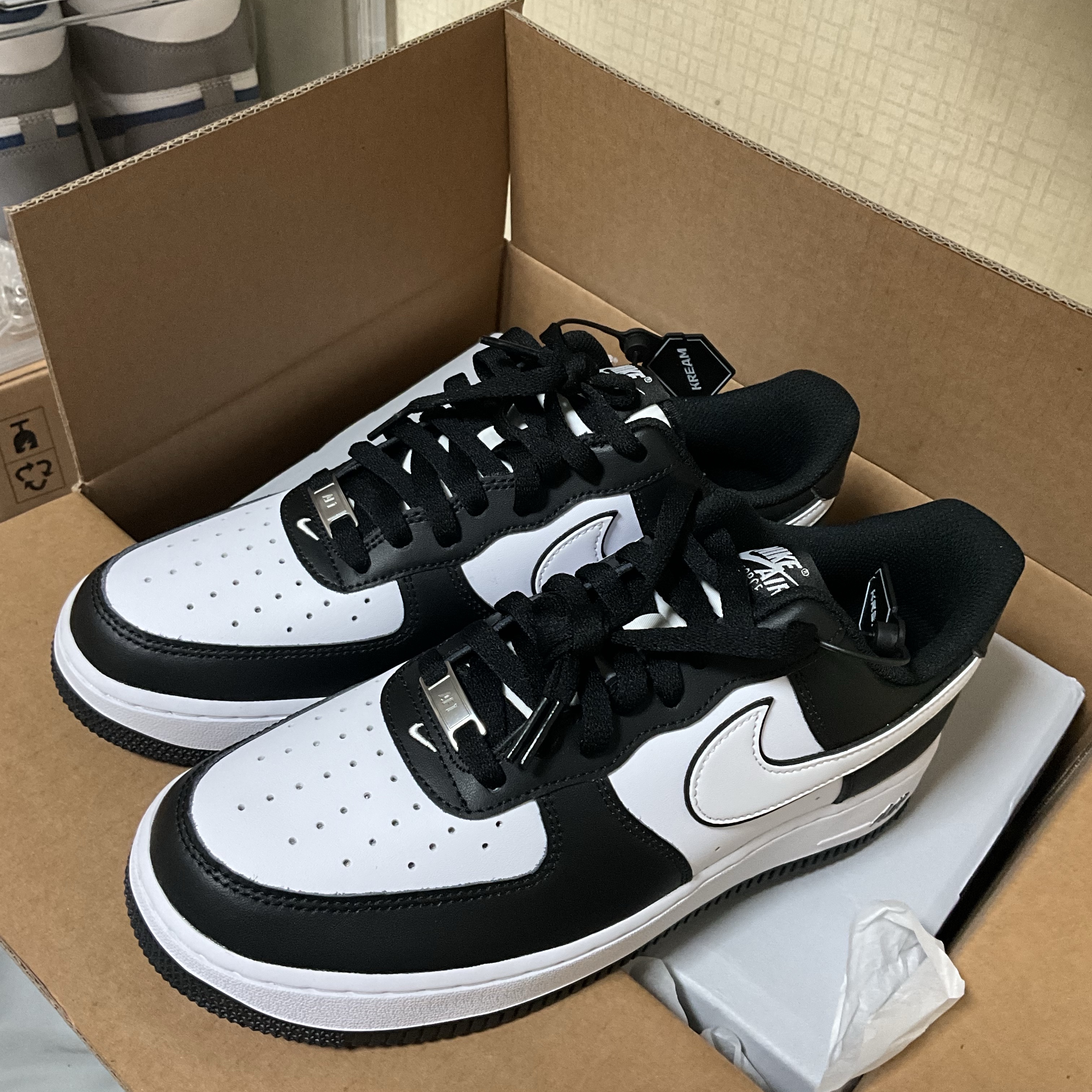 Nike Air Force 1 '07 Black White 착용 스타일 - 2