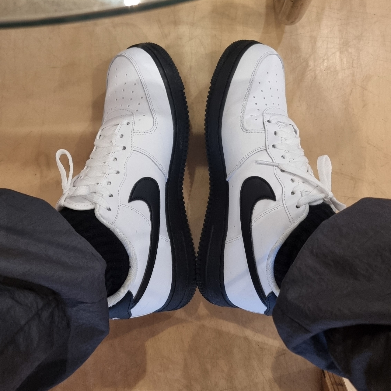 Nike Air Force 1 Low White Black Midsole 착용 스타일