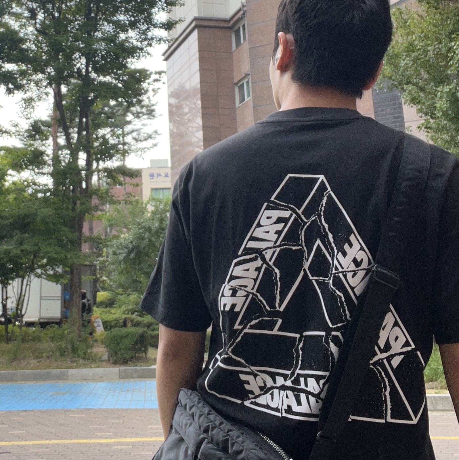 Palace Tri-Ripped T-Shirt Black - 23FW, Porter Tanker Shoulder Bag S Black 착용 스타일