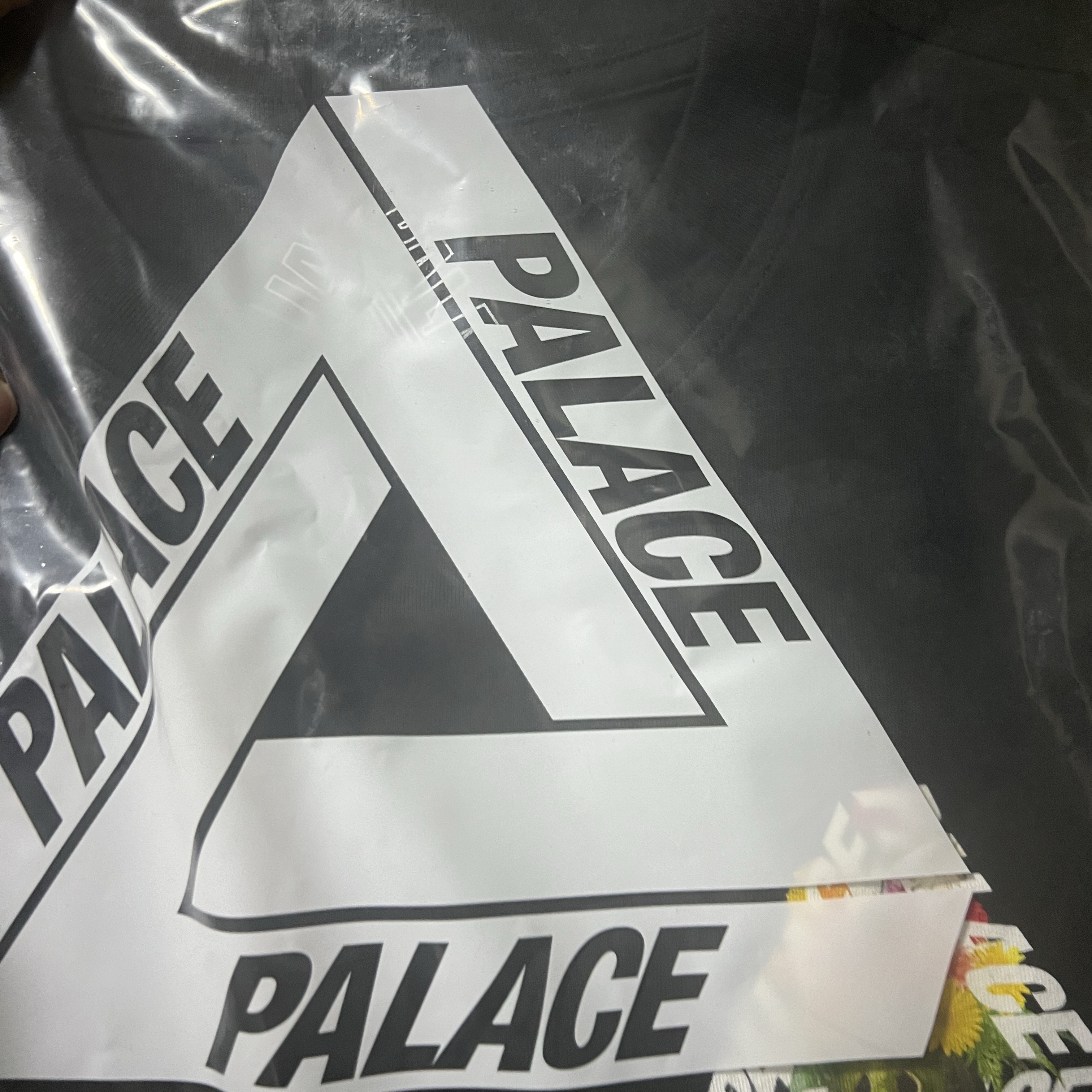 Palace P-3 Punch T-Shirt Black - 24FW 착용 스타일