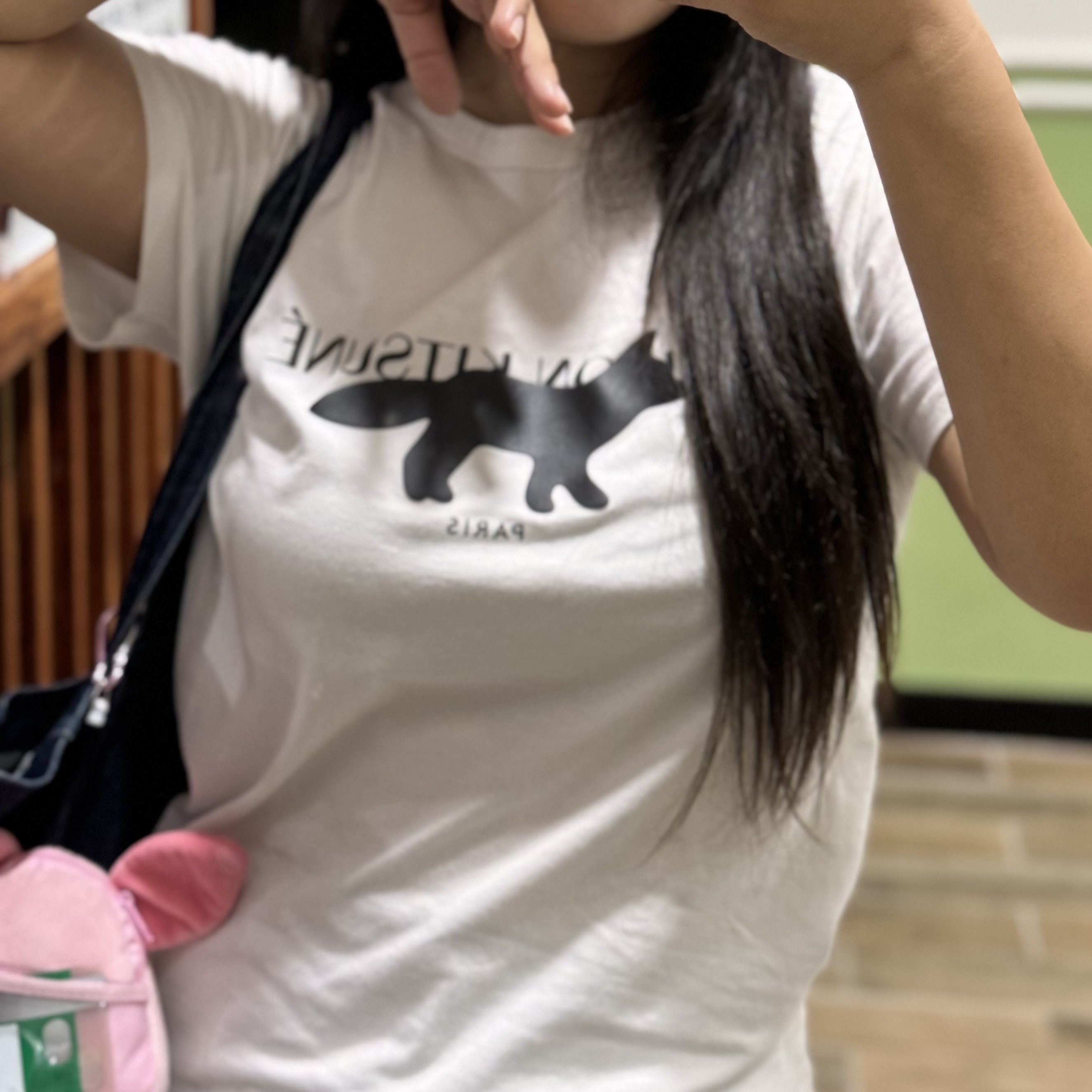 (W) Maison Kitsune Fox Stamp Classic T-Shirt White 착용 스타일 - 1