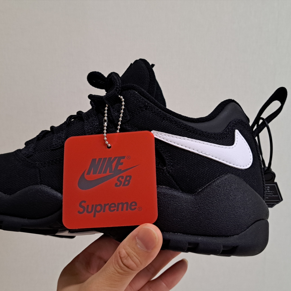 Nike x Supreme SB Darwin Low Black, Nike Air More Uptempo Olympic 2020 착용 스타일 - 1