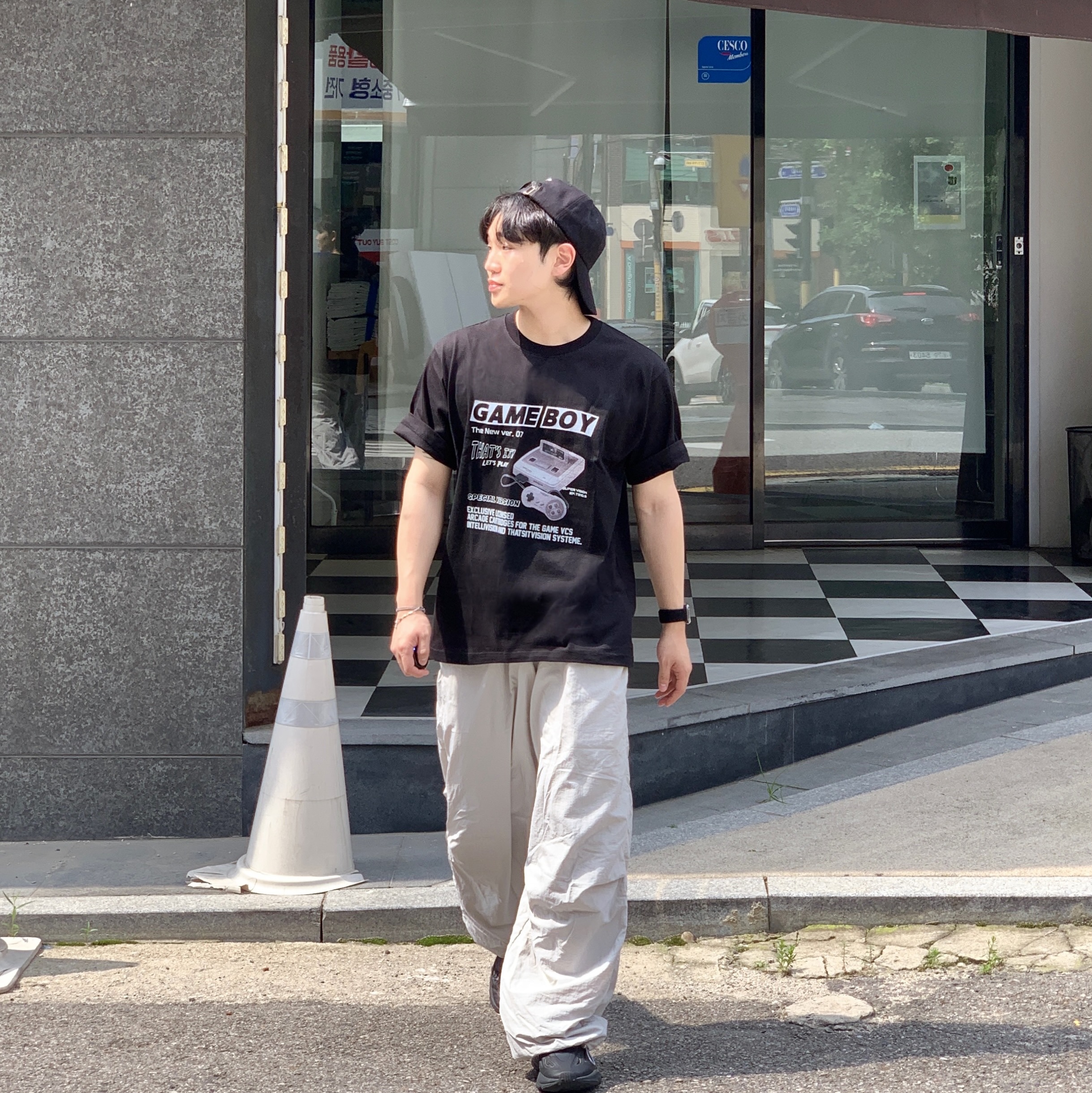 Adidas Ozweego Core Black 착용 스타일 - 1