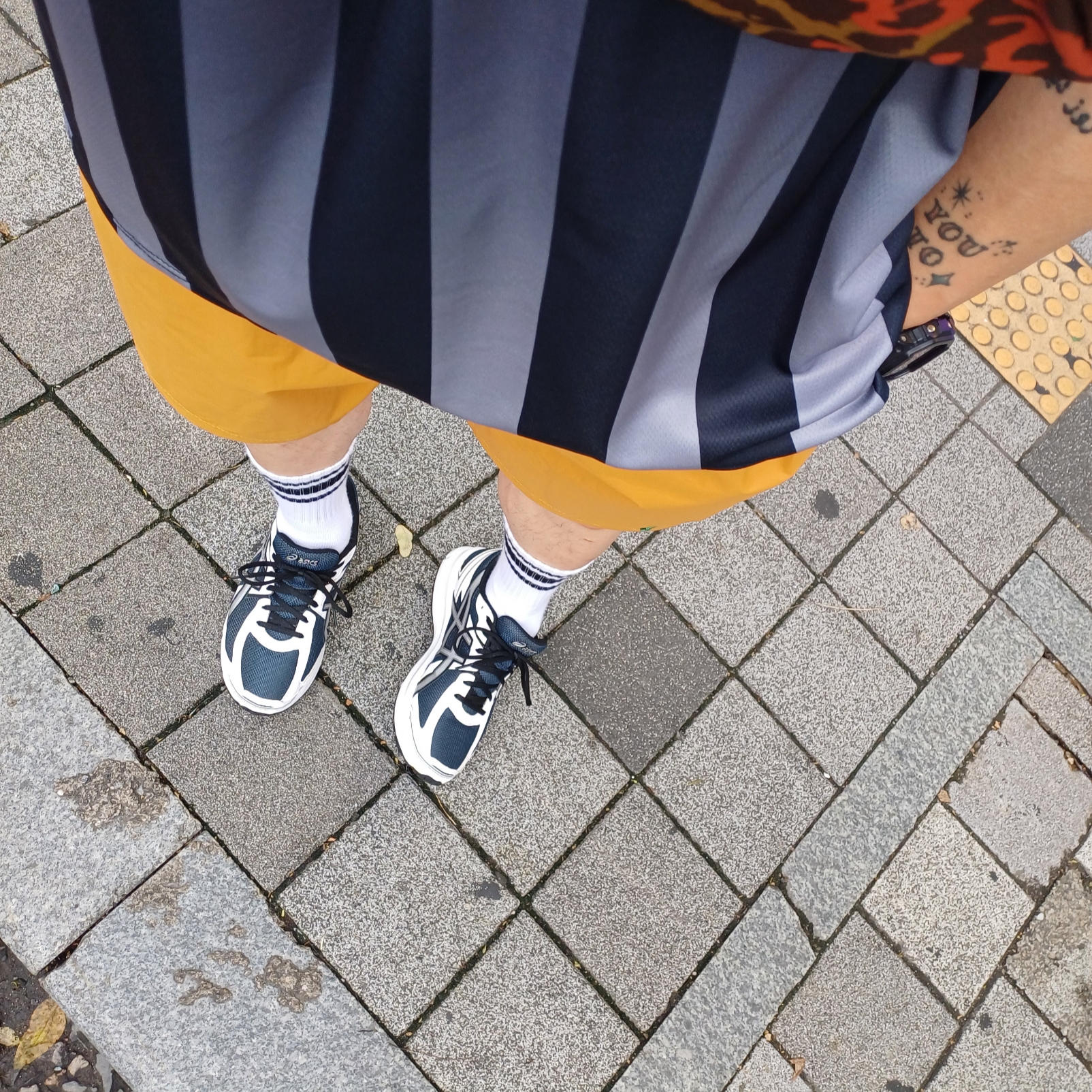 Asics Jog 100 S Navy Pure Silver - 2E Wide 착용 스타일 - 2