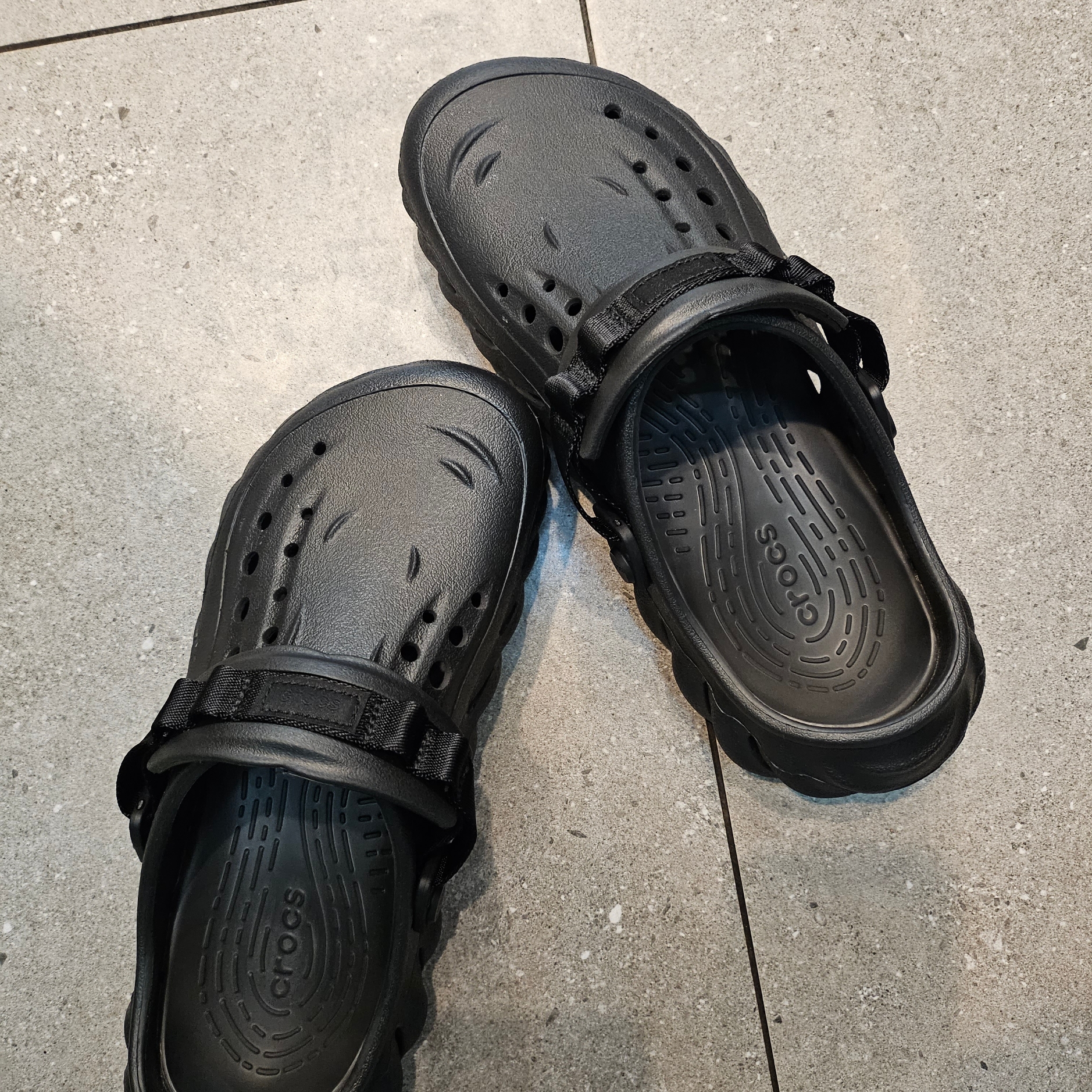Crocs Echo Clog Black 착용 스타일