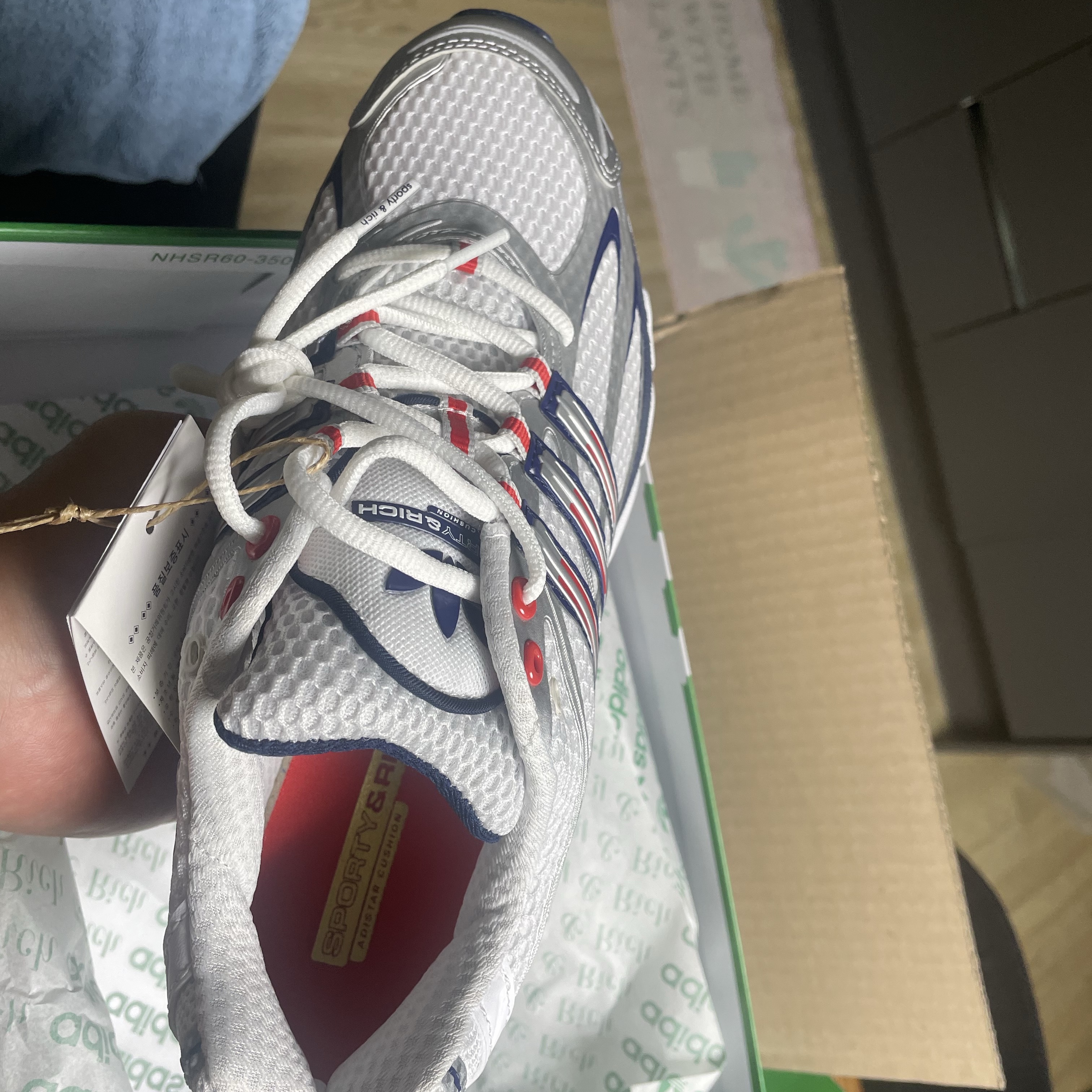 Adidas x Sporty & Rich Adistar Cushion Cloud White Night Indigo 착용 스타일 - 3