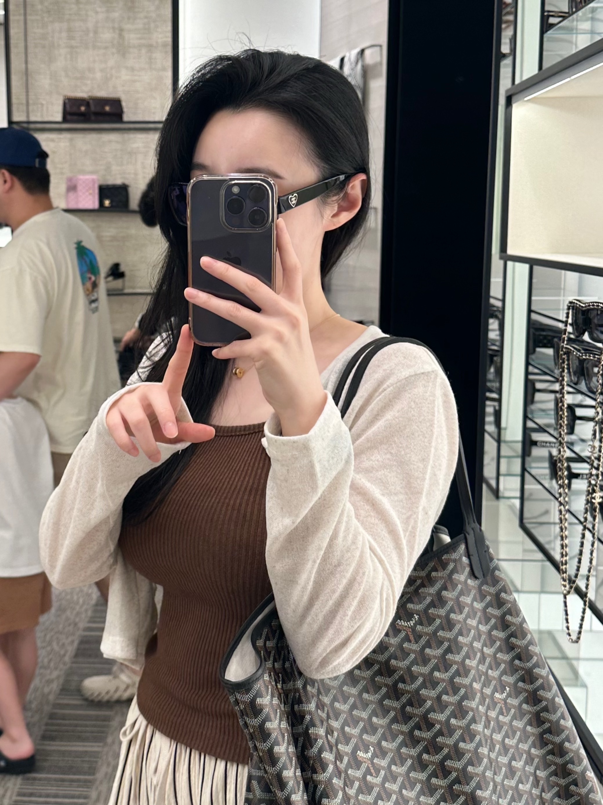 Chanel Square Blue Light Glasses Acetate & Black Asian Fit, Goyard Saint Louis GM Bag Black 착용 스타일 - 1