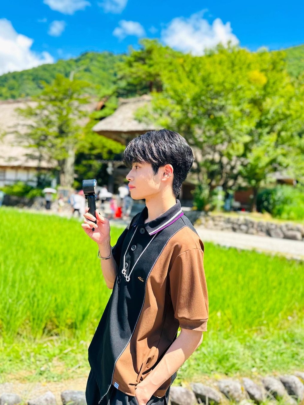 Kolor Beacon 24SS Polo Shirt Black 착용 스타일 - 3