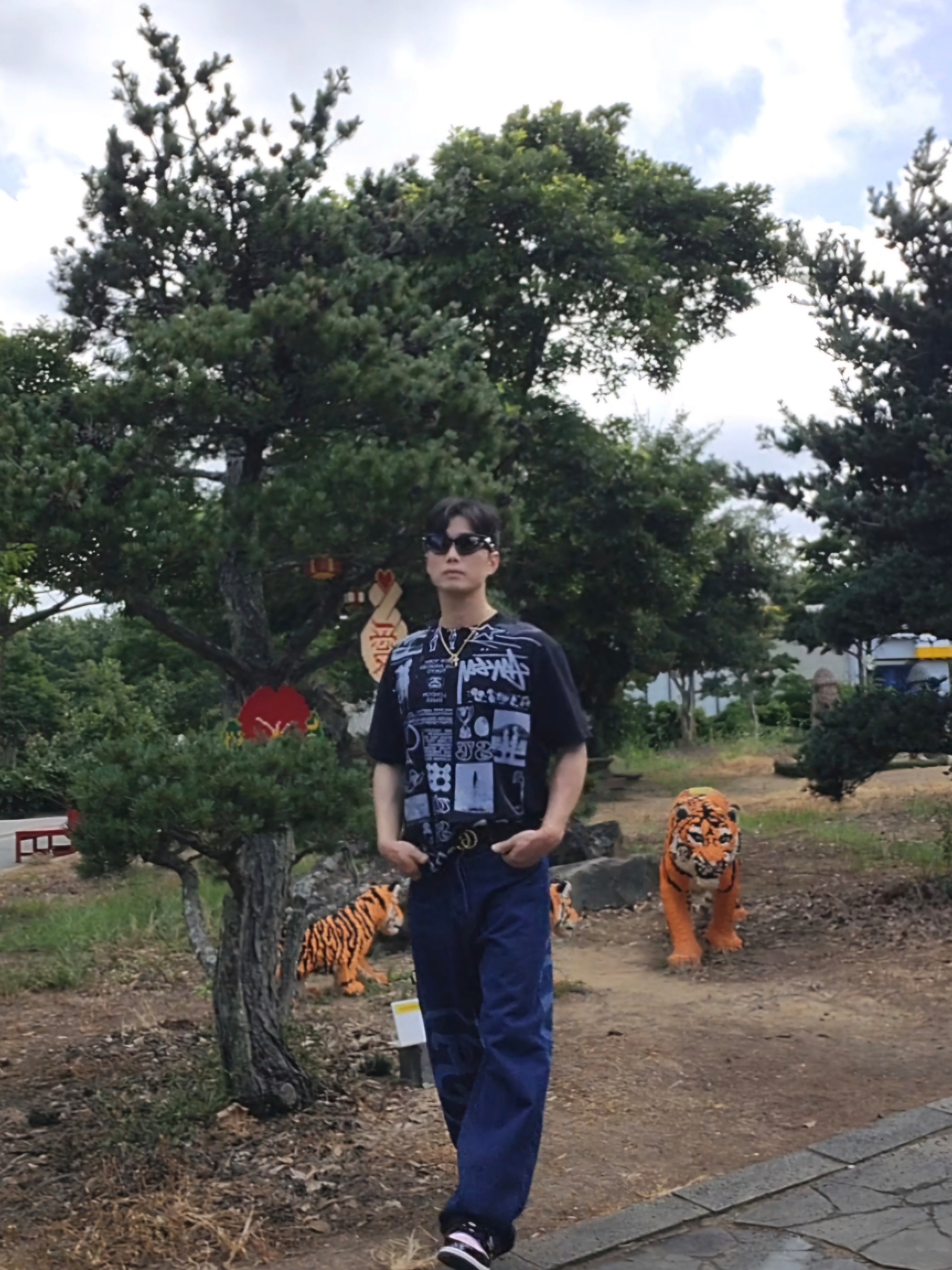 Stussy SS Link Big OL' Jean One Wash, Stussy Sara T-Shirt Black 착용 스타일 - 1