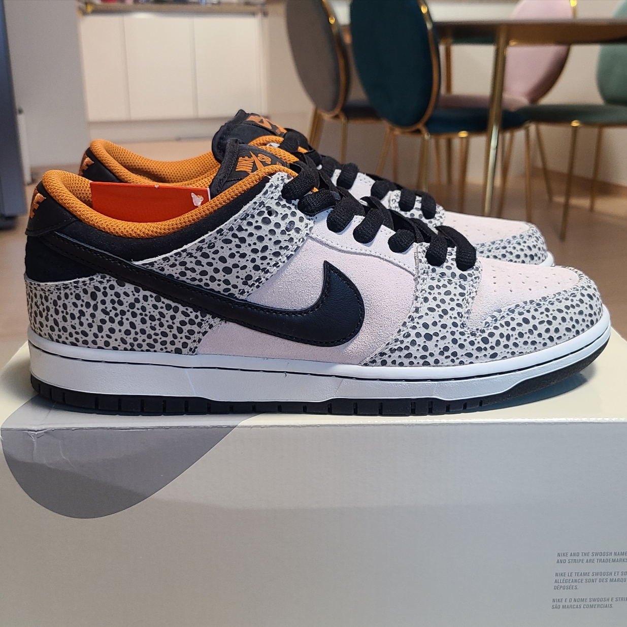 Nike SB Dunk Low Pro Electric Phantom and Black 착용 스타일 - 2