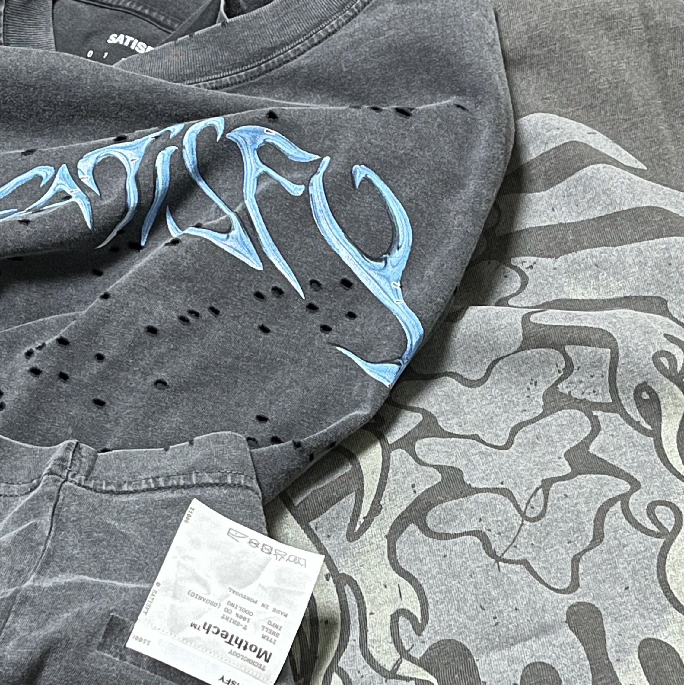 Satisfy MothTech T-Shirt Aged Black 착용 스타일