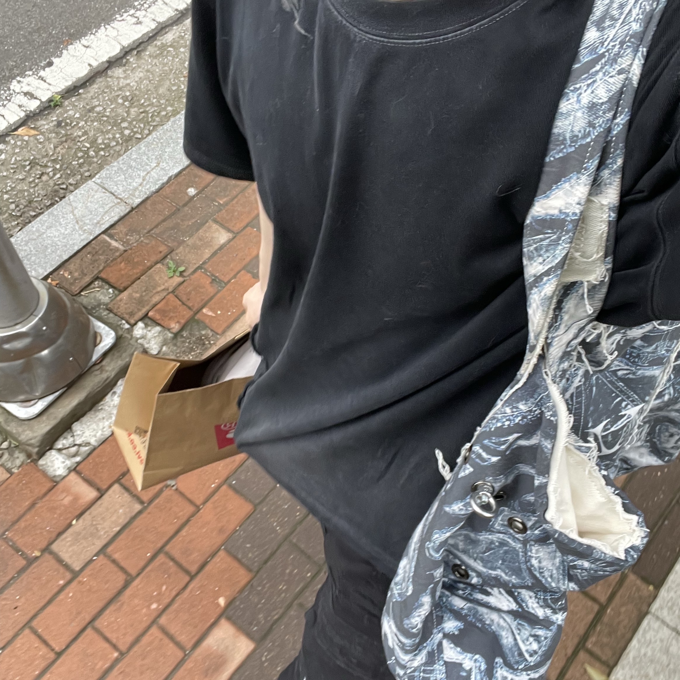 BLR Destroyed Gradation Bleached Short Sleeve T-Shirt Black 착용 스타일 - 2