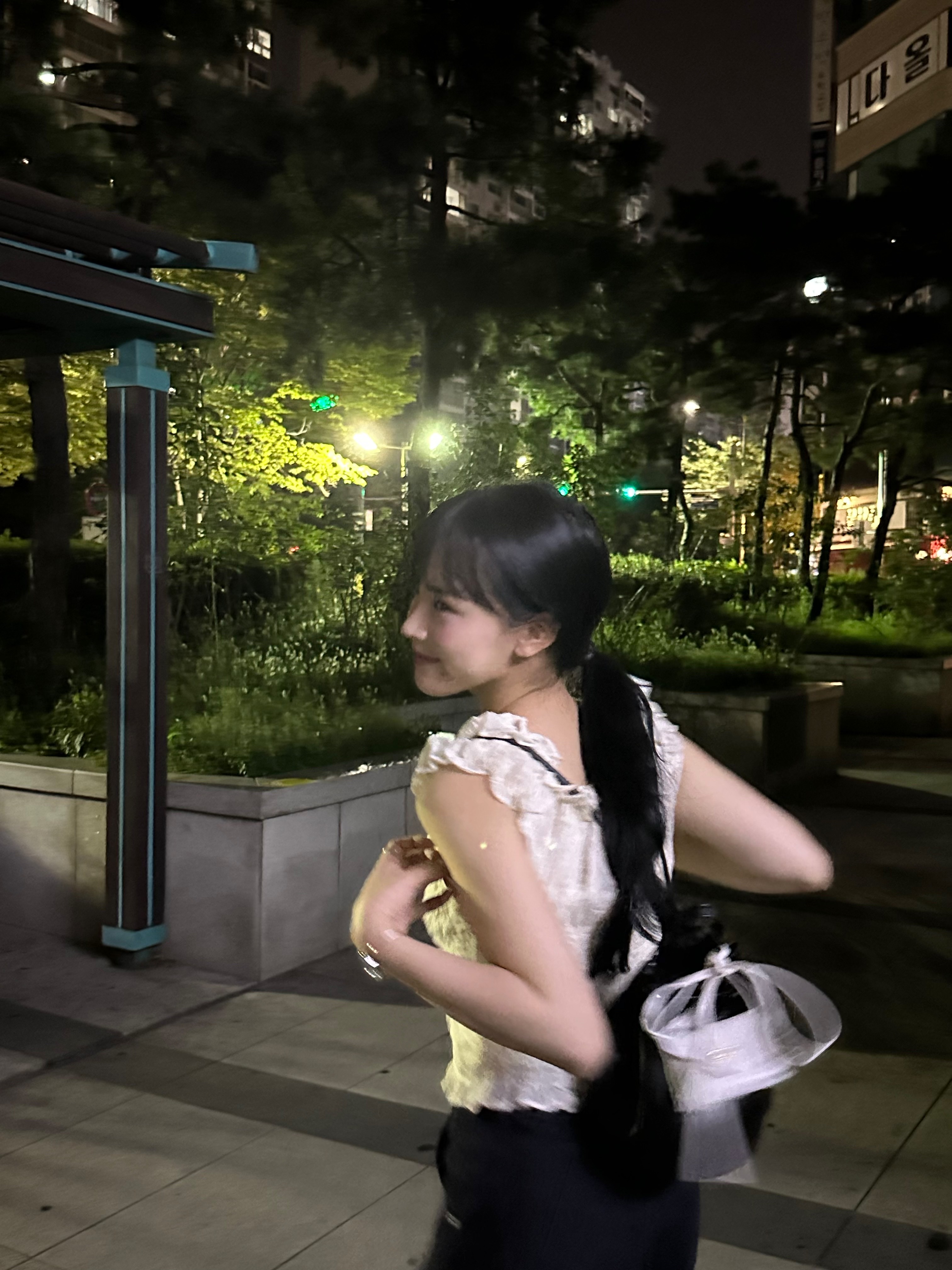 Emis Leather Mini Backpack Black 착용 스타일 - 1
