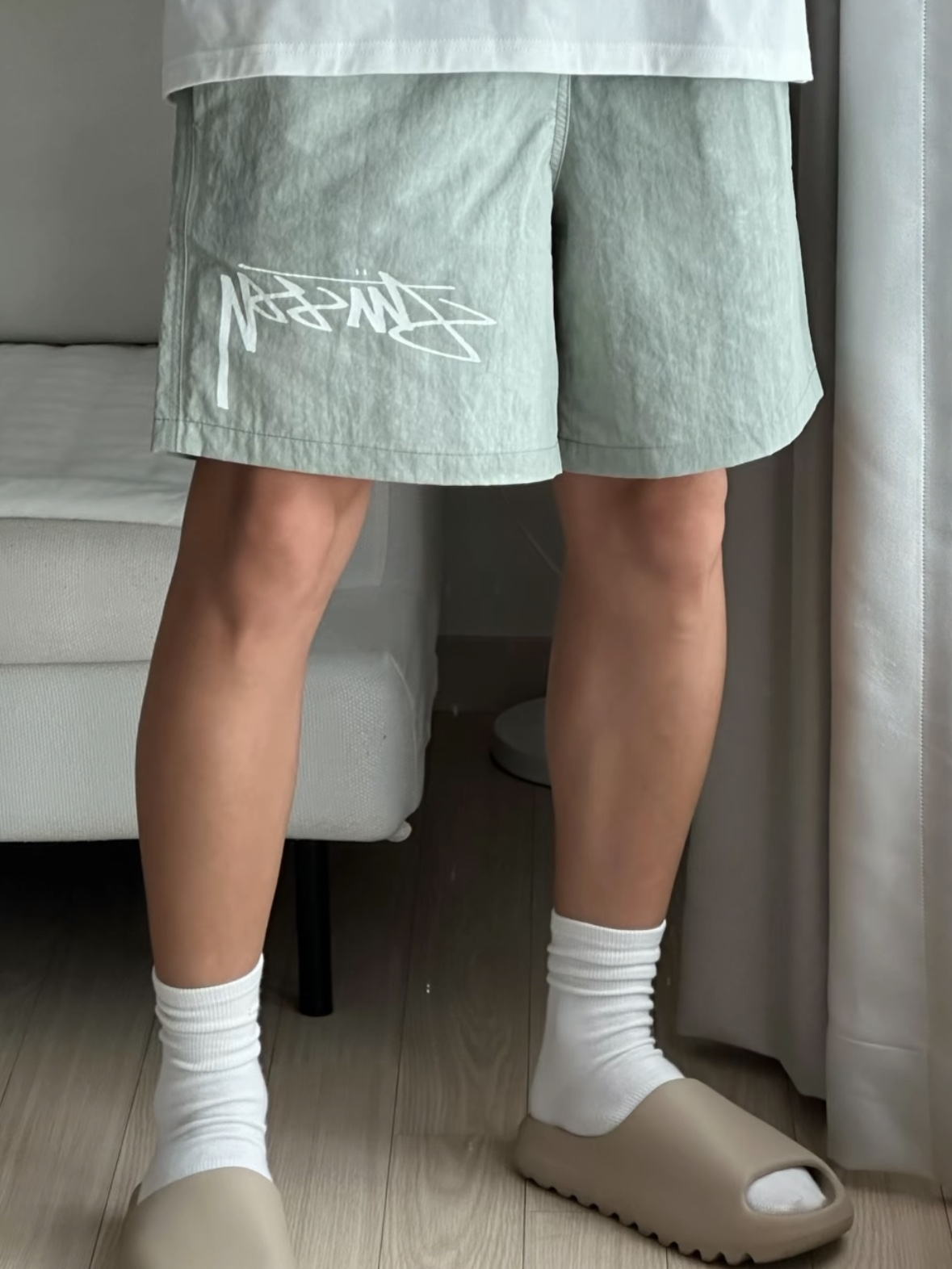 Stussy Wave Dye Nylon Shorts Sage 착용 스타일 - 3