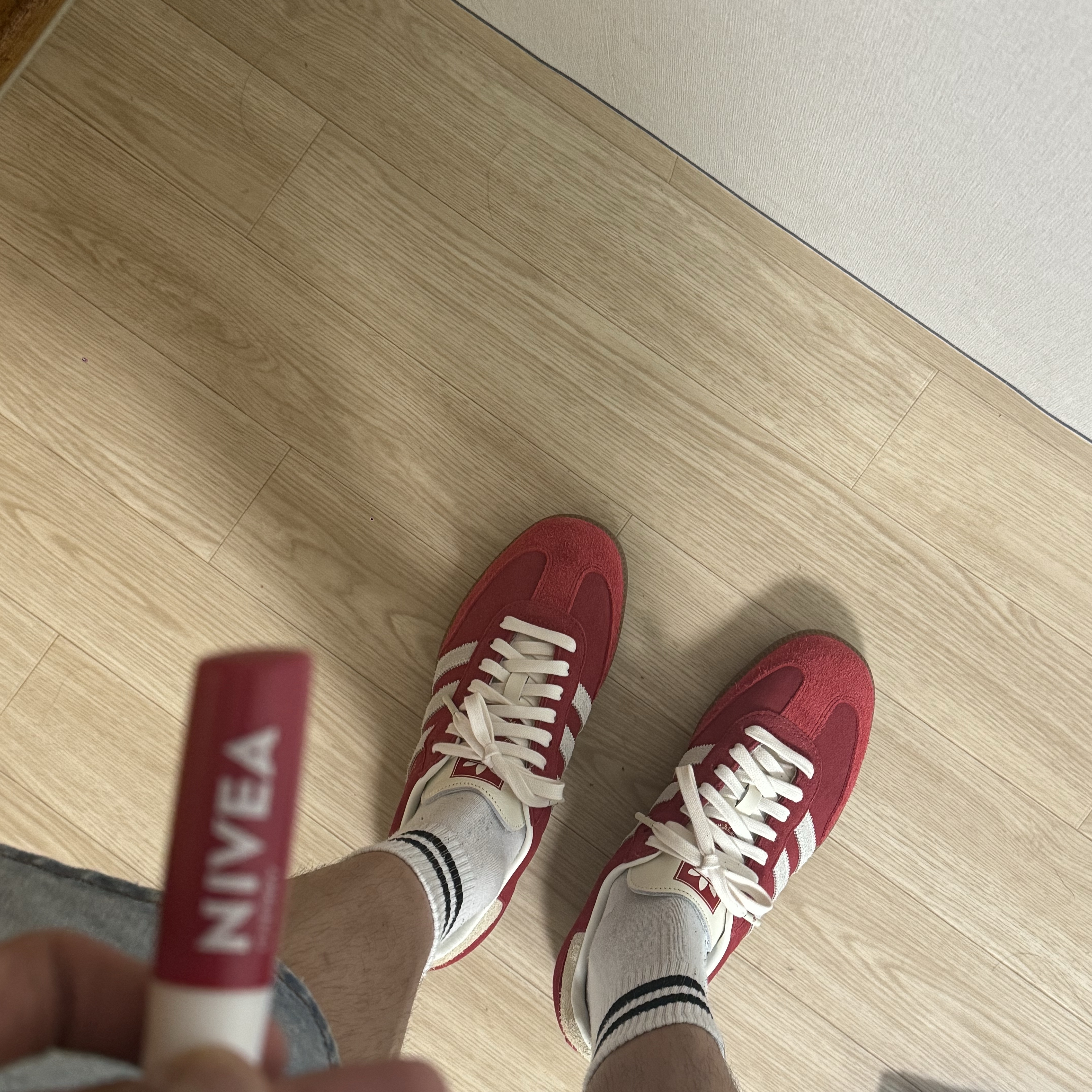Adidas Samba OG Tal Better Scarlet Off White 착용 스타일 - 3