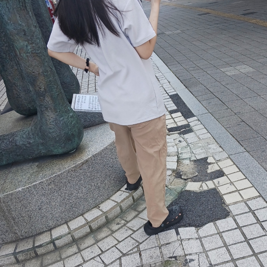 Crocs Crocband Clog White 착용 스타일 - 2
