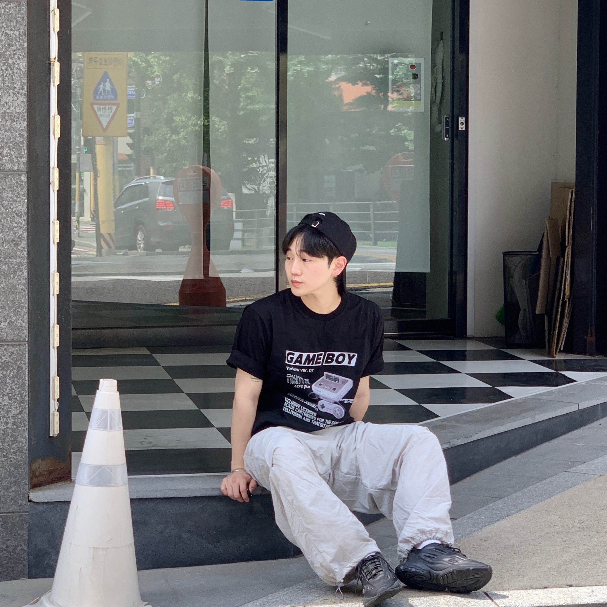 Adidas Ozweego Core Black 착용 스타일 - 3