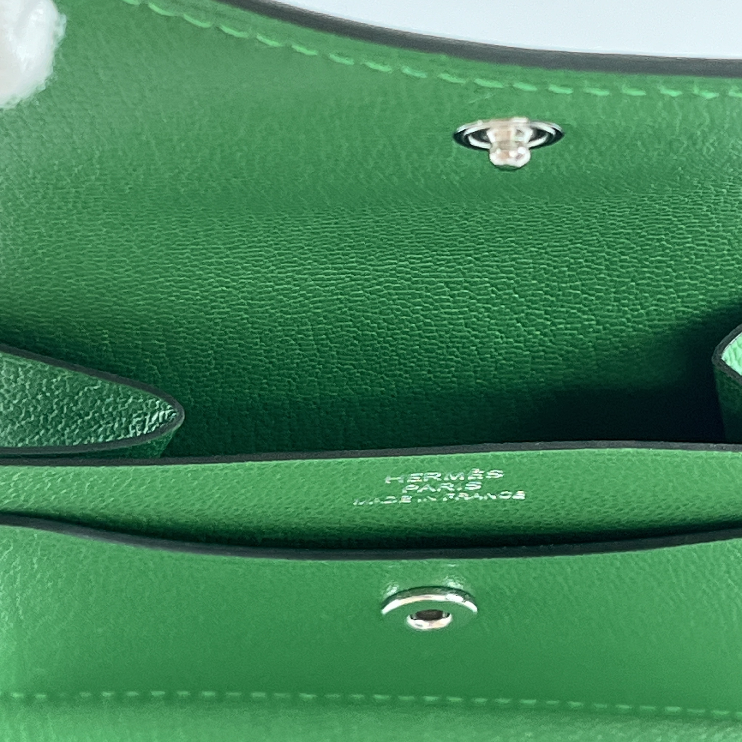 Hermes Iliade Compact Card Holder Chamkila Goatskin & Palladium Bambou Bambou 착용 스타일 - 3