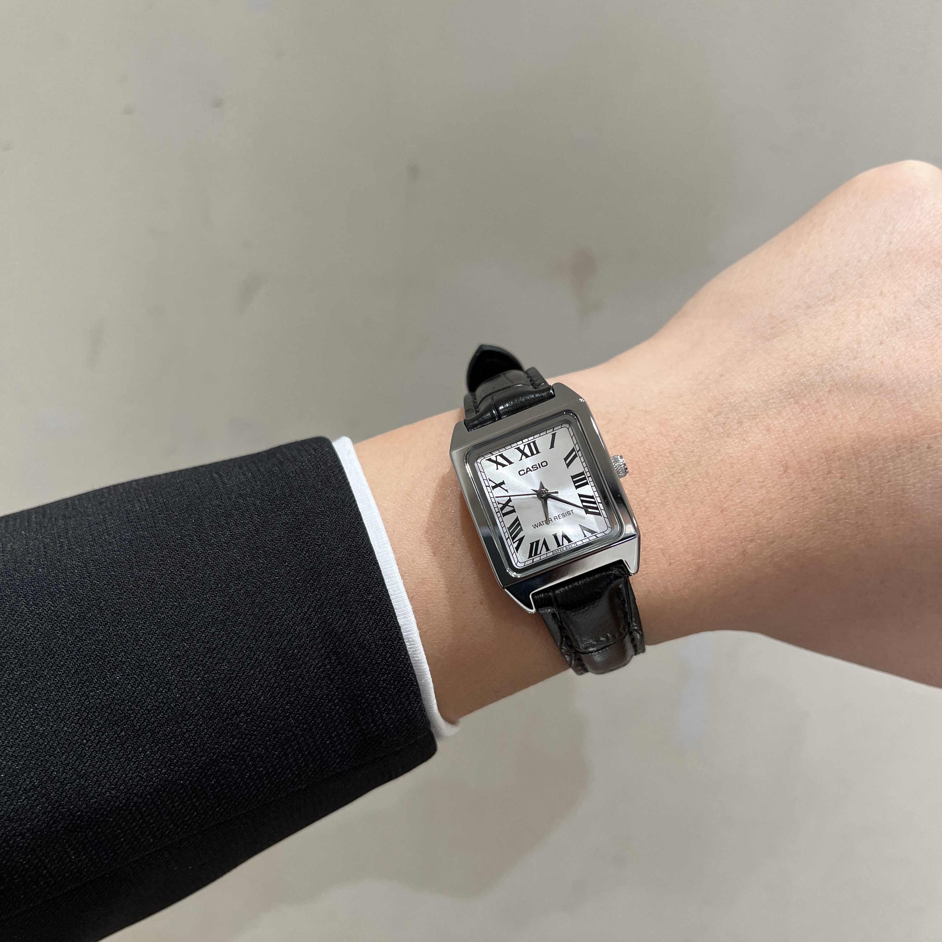 Casio LTP-V007L-7B1 착용 스타일